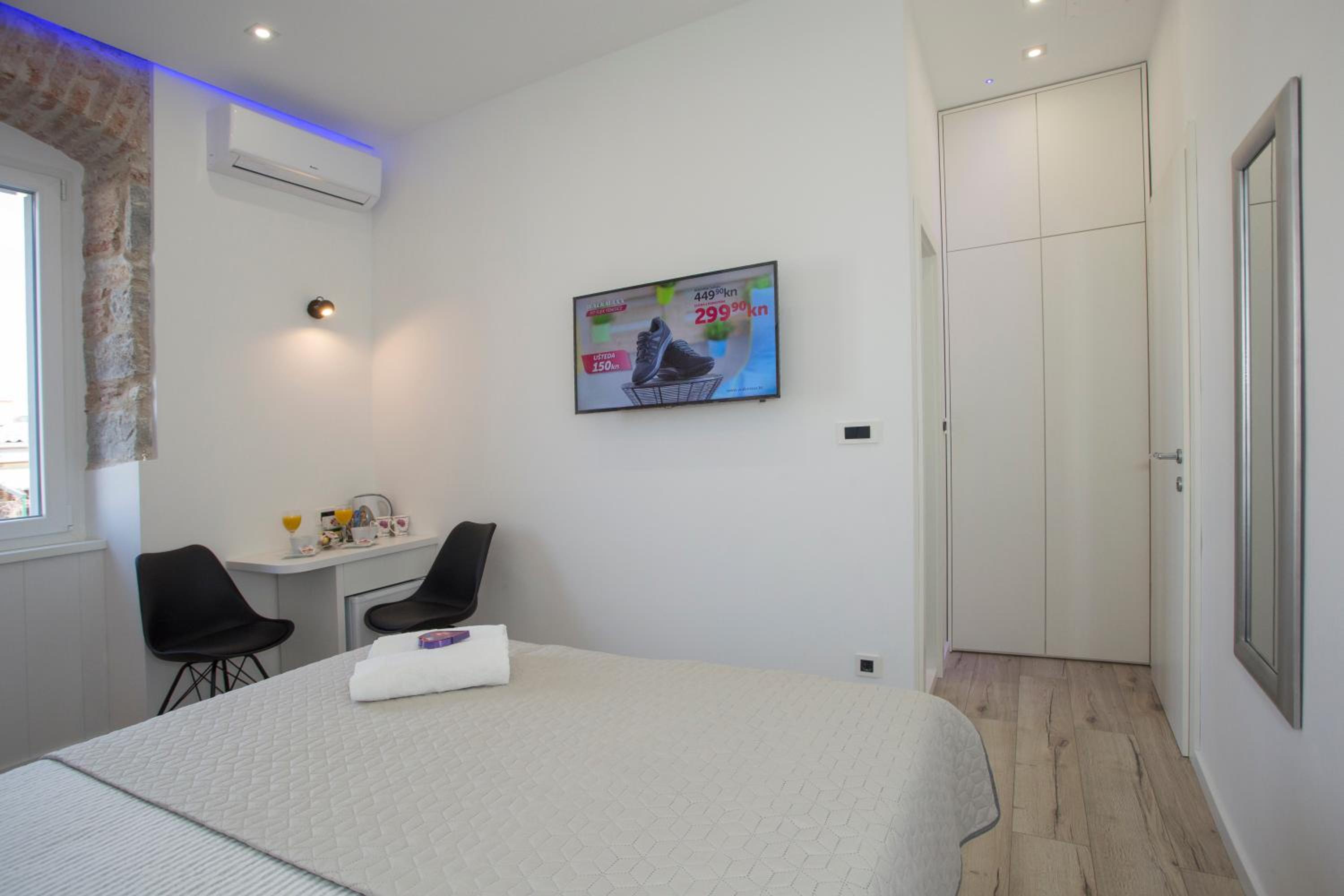 Deluxe Queen Room