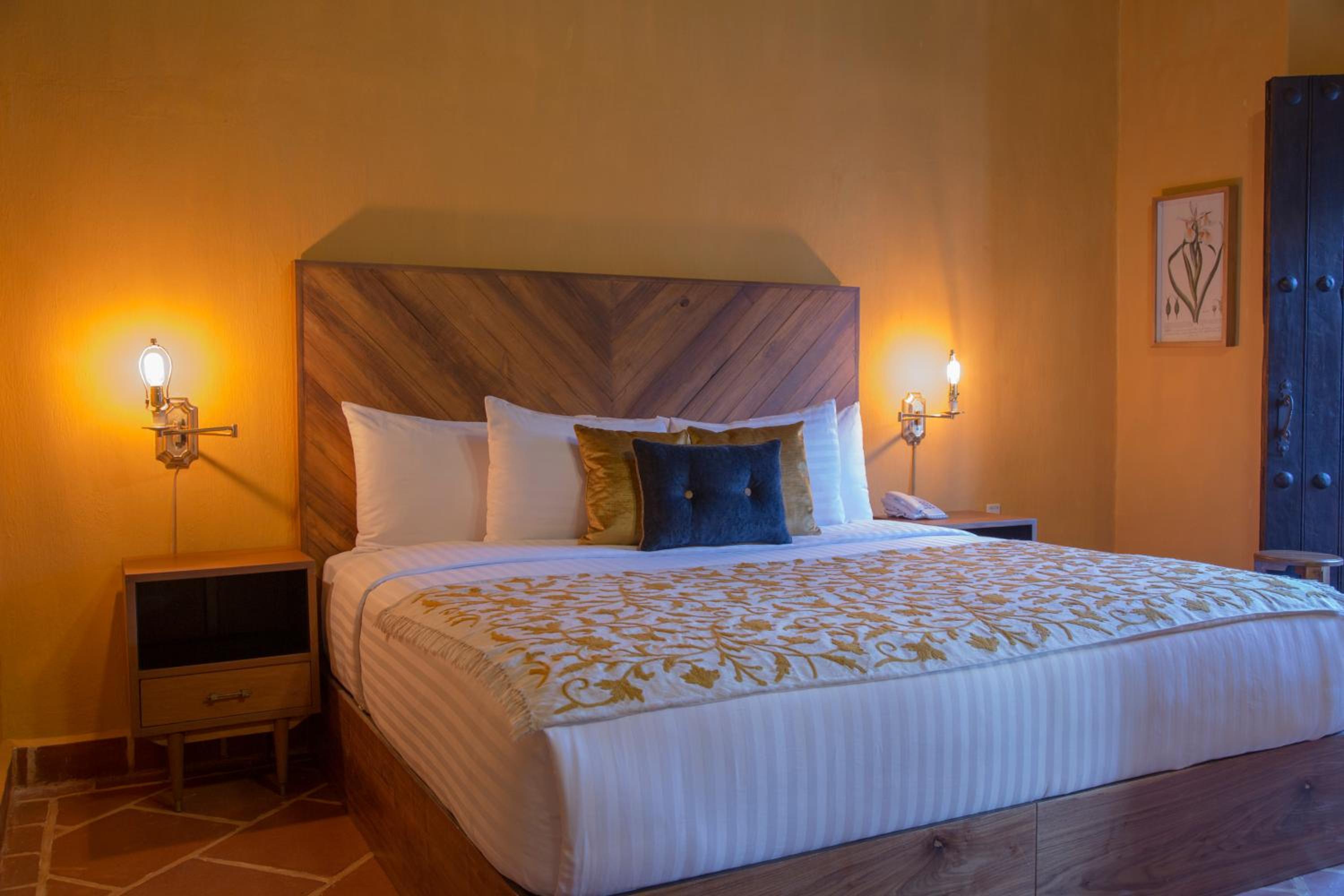 Deluxe King Room photo 1