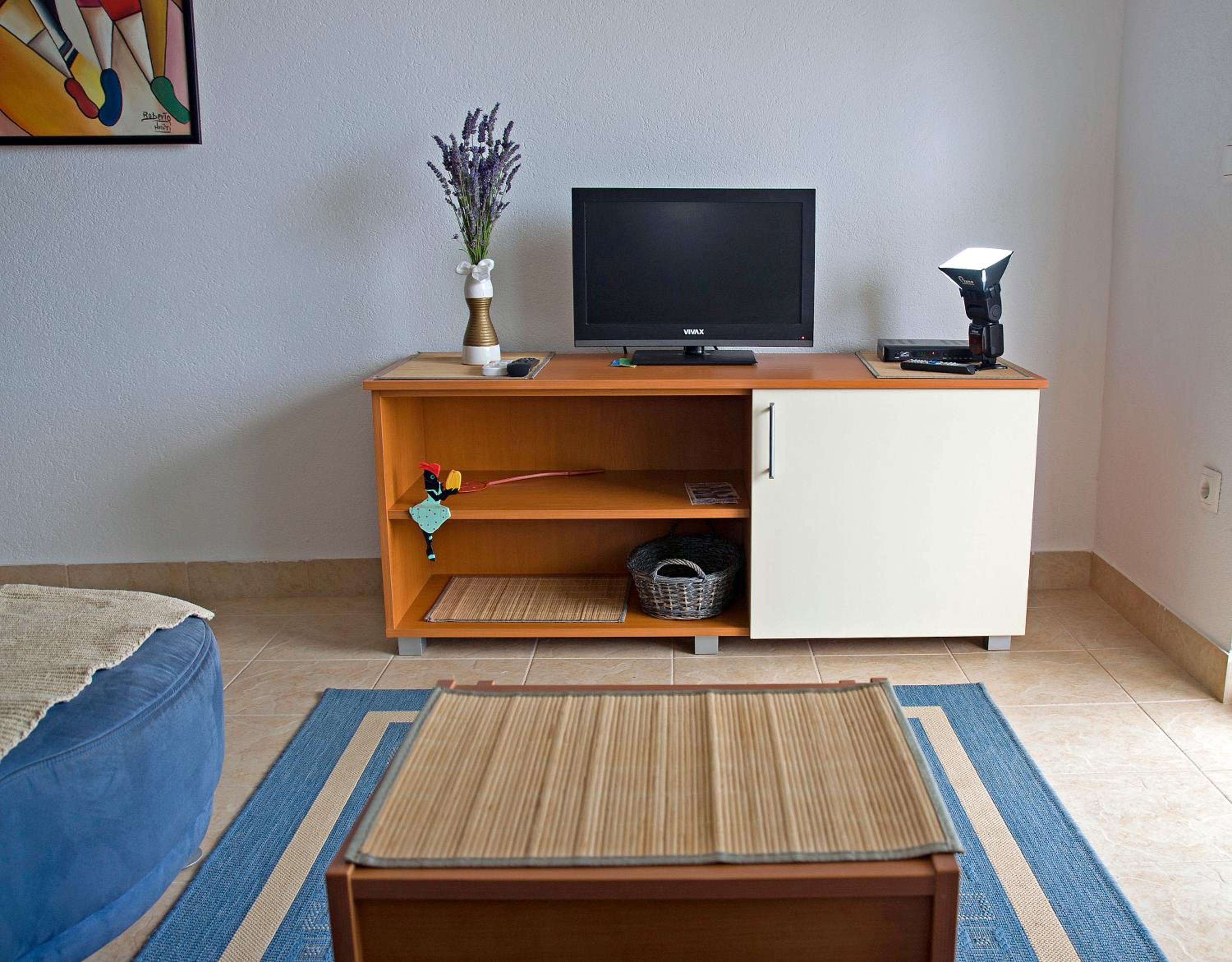 Apartment photo 2