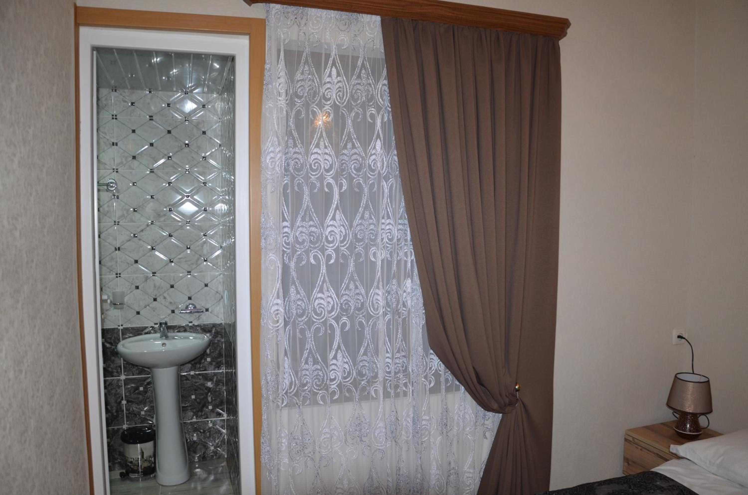 Double Room with Private Bathroom photo 3