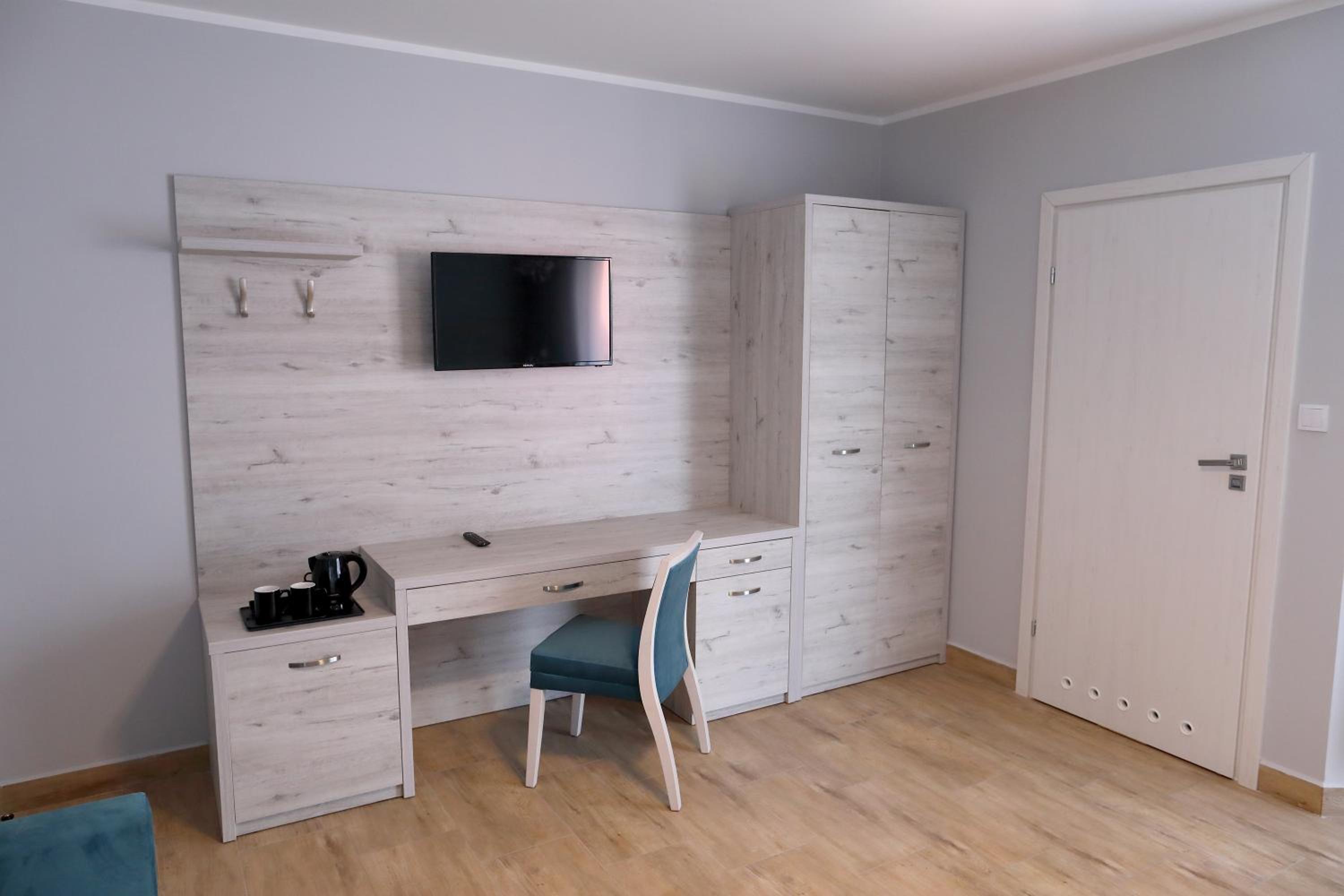 Triple Room with Balcony - Photo 10