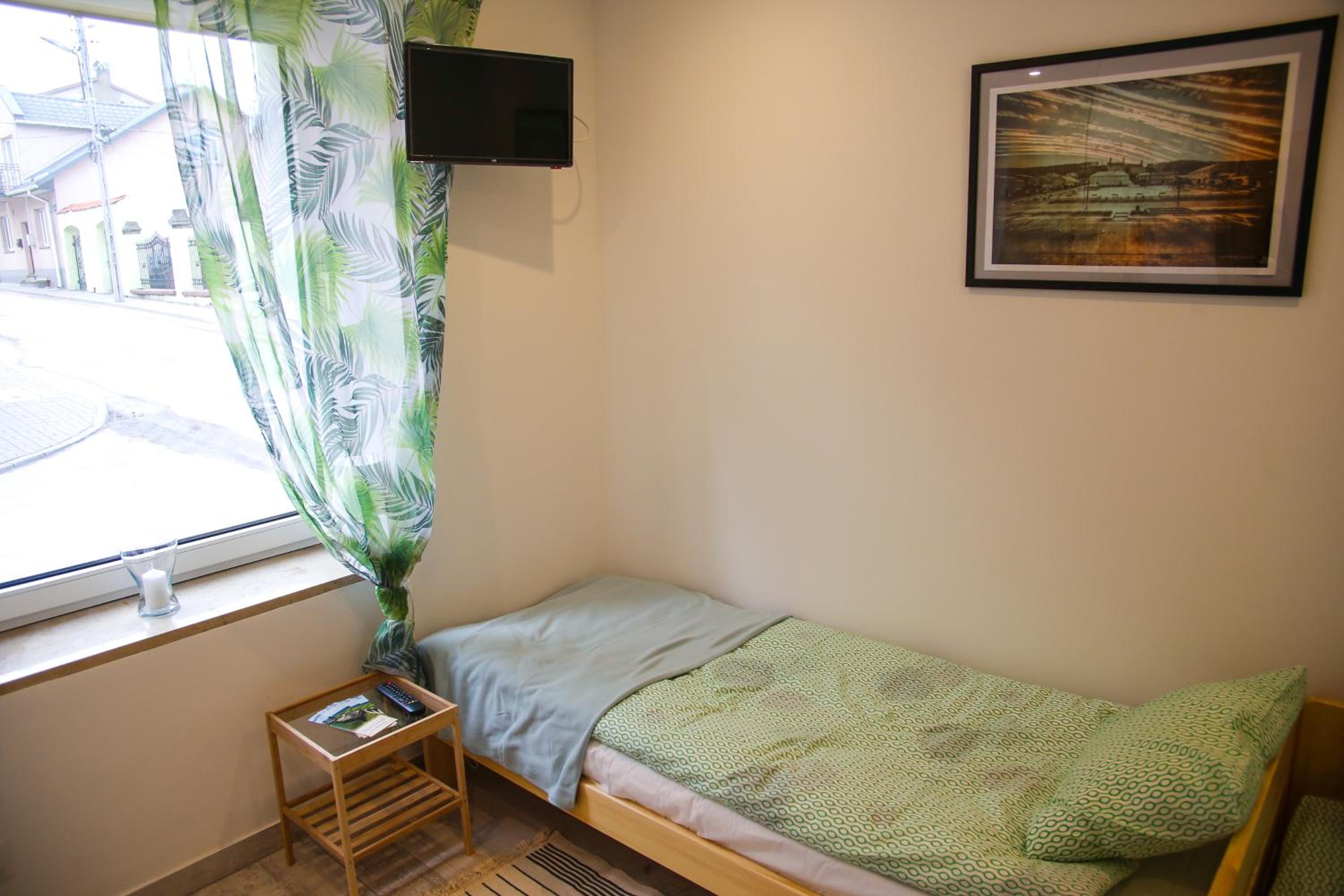 Twin Room with Private Bathroom - Photo 5