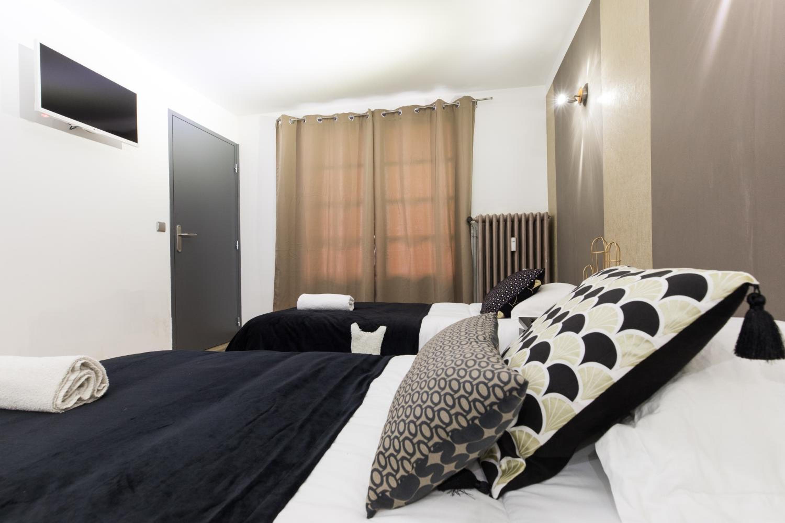Triple Room with Balcony - Photo 2