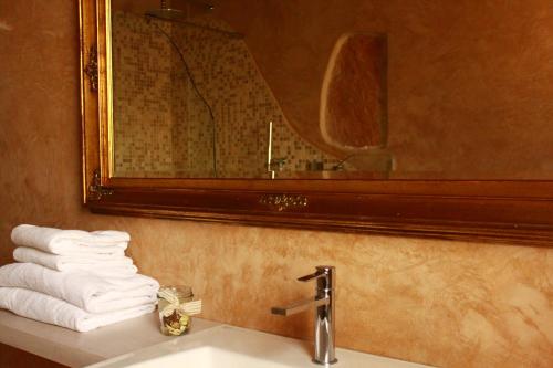 Superior Double Room with Lake View - Photo 11