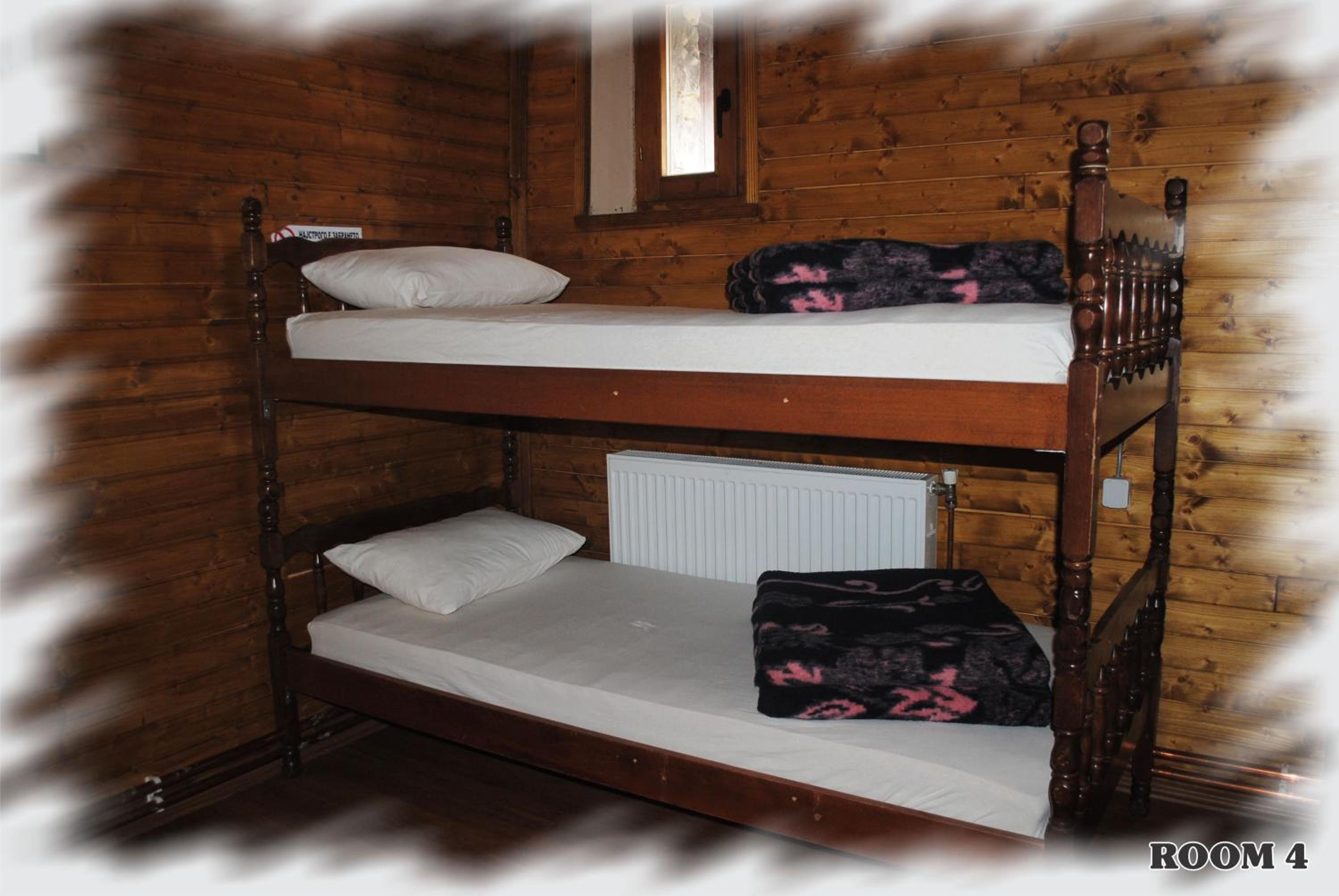 Quadruple Room with Shared Bathroom photo 1