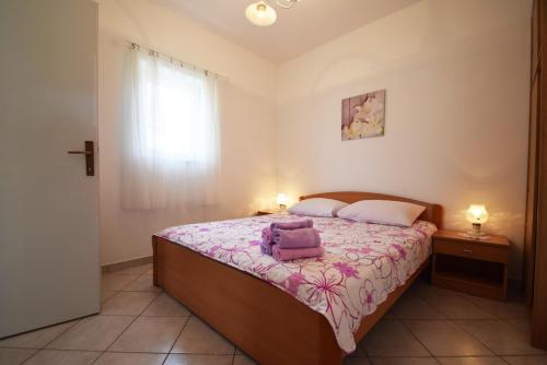 Apartment with Mountain View - Photo 2