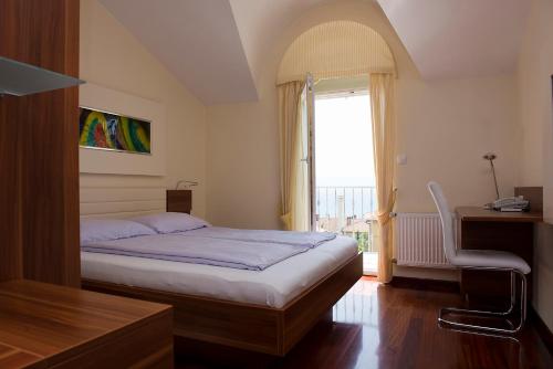 Double Room with Sea View - Photo 4