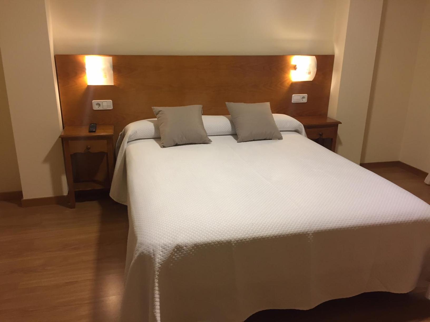 Deluxe Double Room with Balcony photo 3