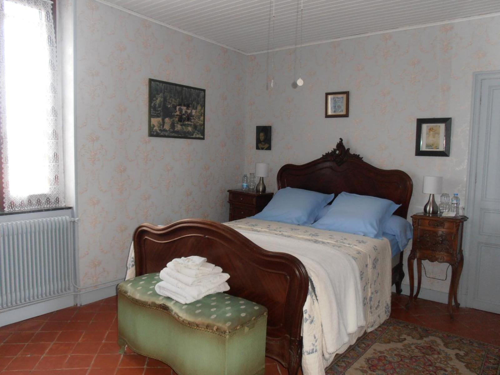 Double Room with Shared Bathroom photo 2