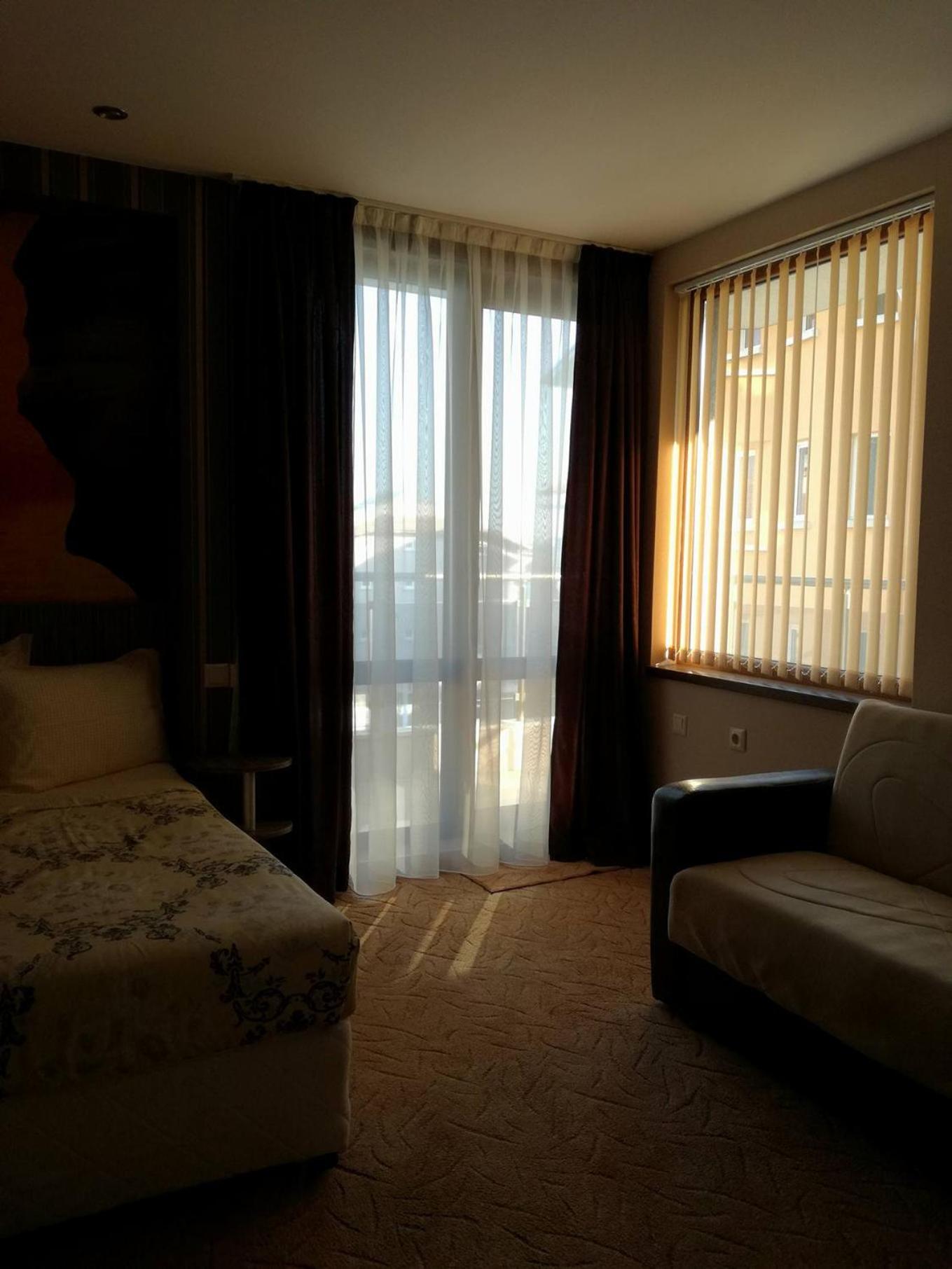 Standard Family Room - Photo 4