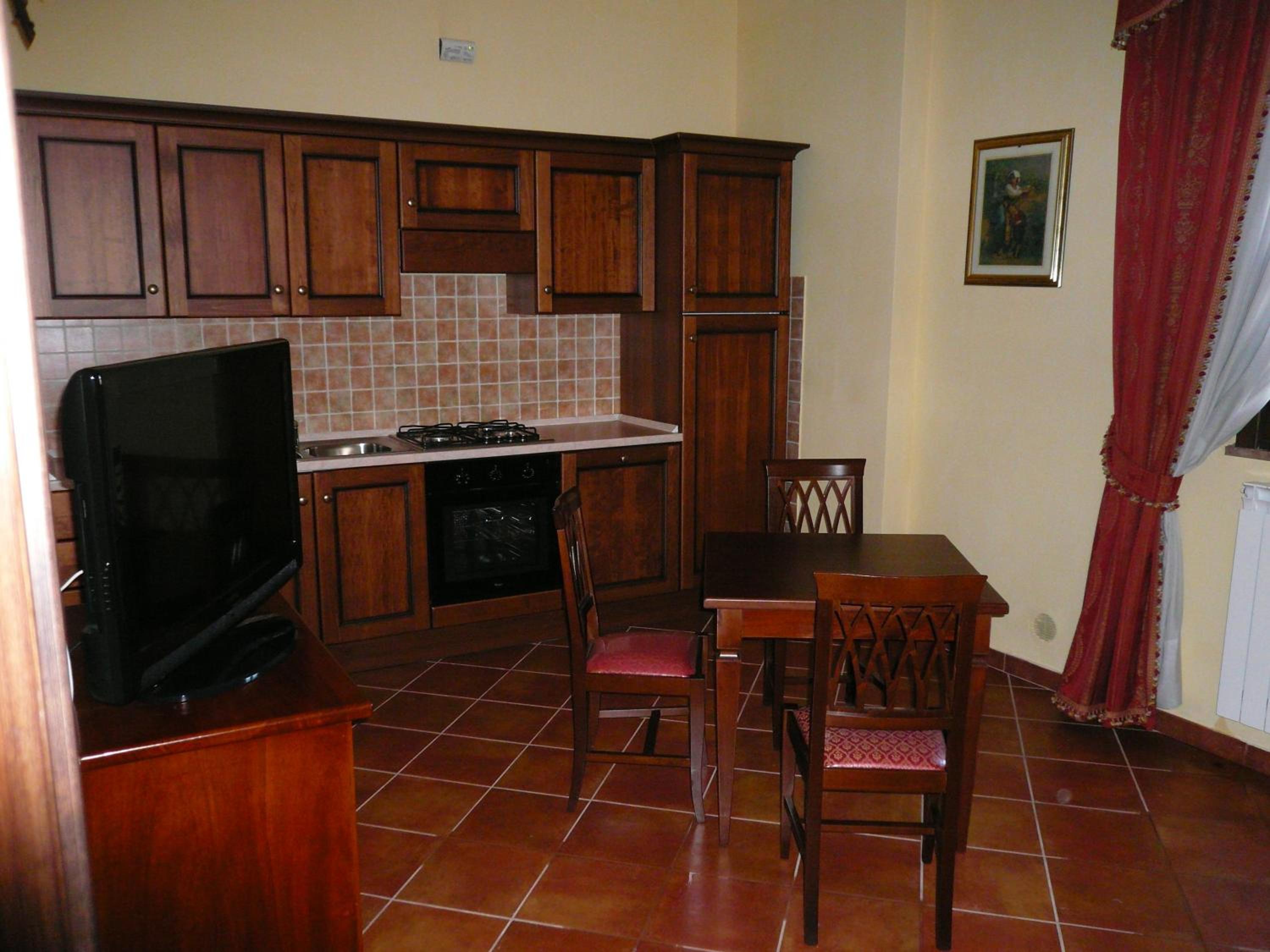 One-Bedroom Apartment - Photo 4