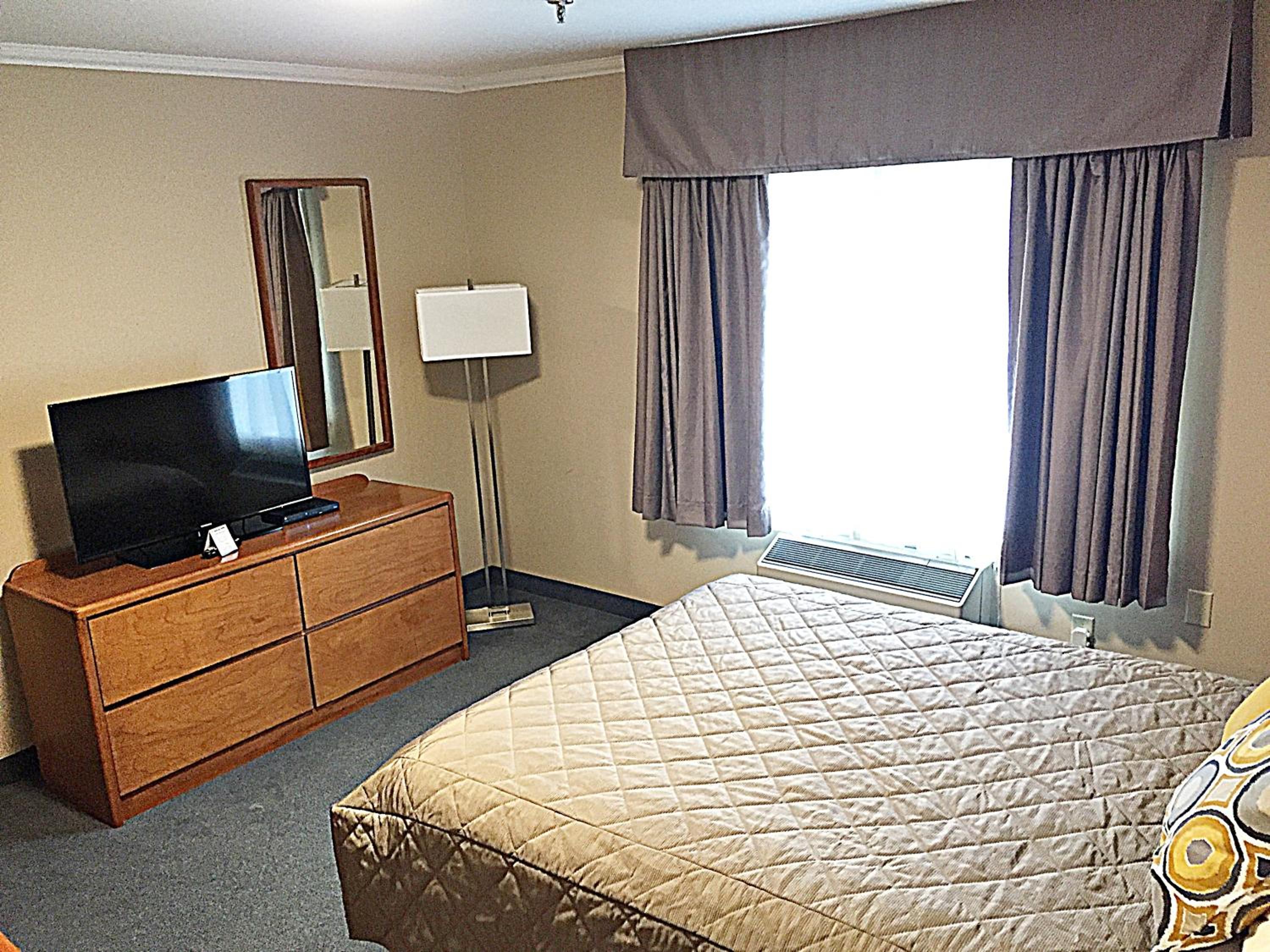 Queen Room photo 2