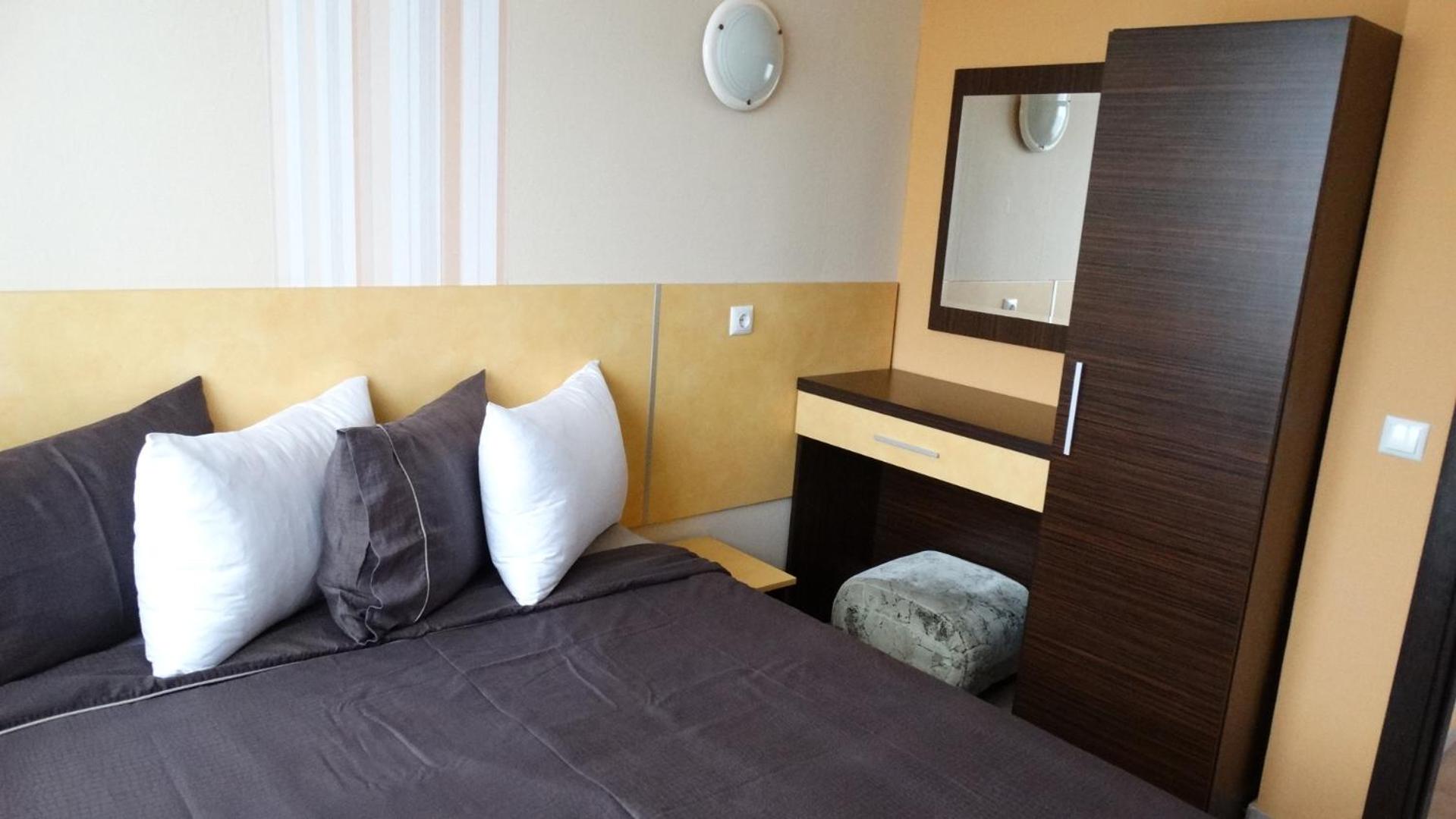 Two-Bedroom Suite - Photo 4