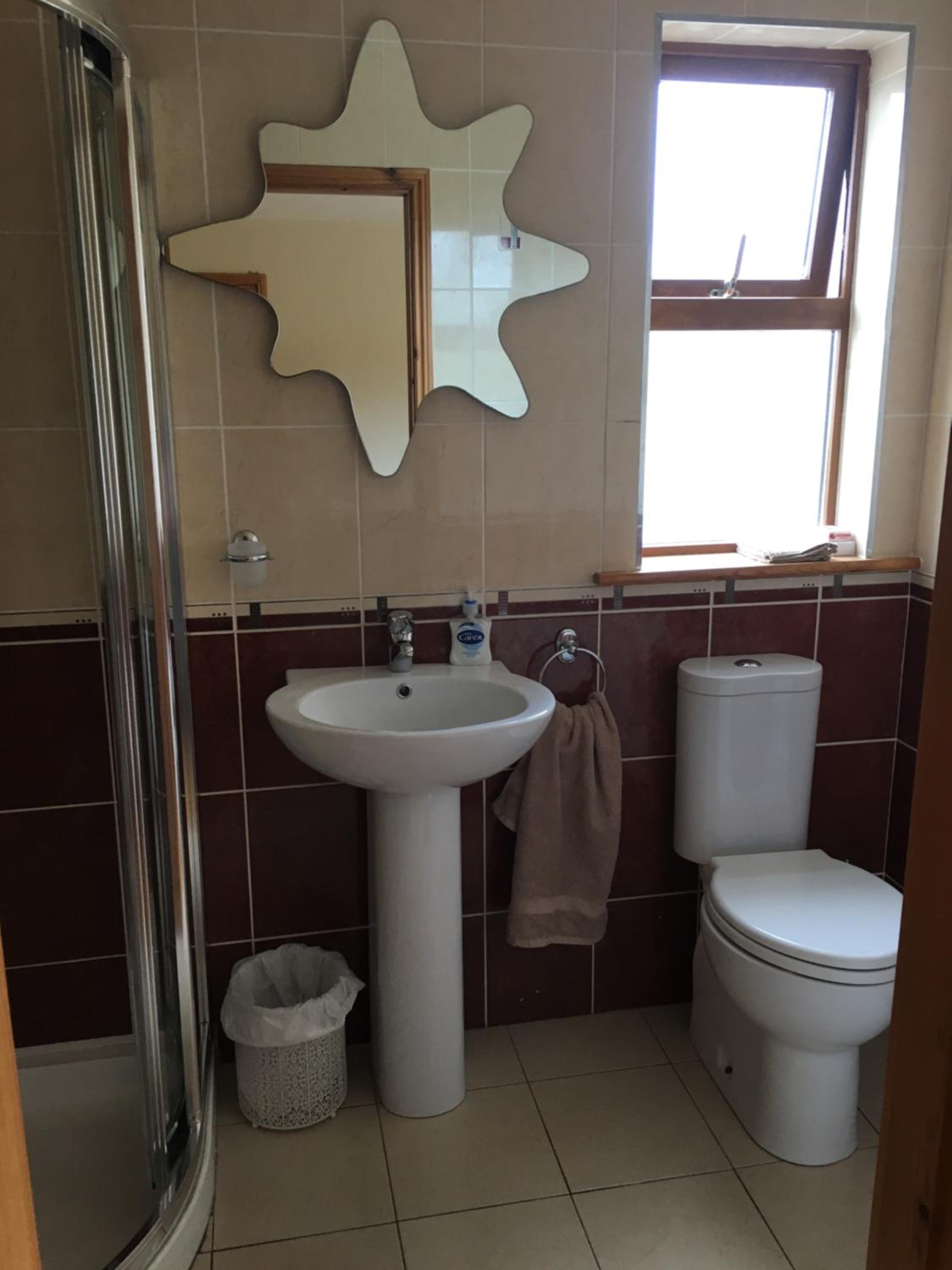 Deluxe Double Room with Shower - Photo 7