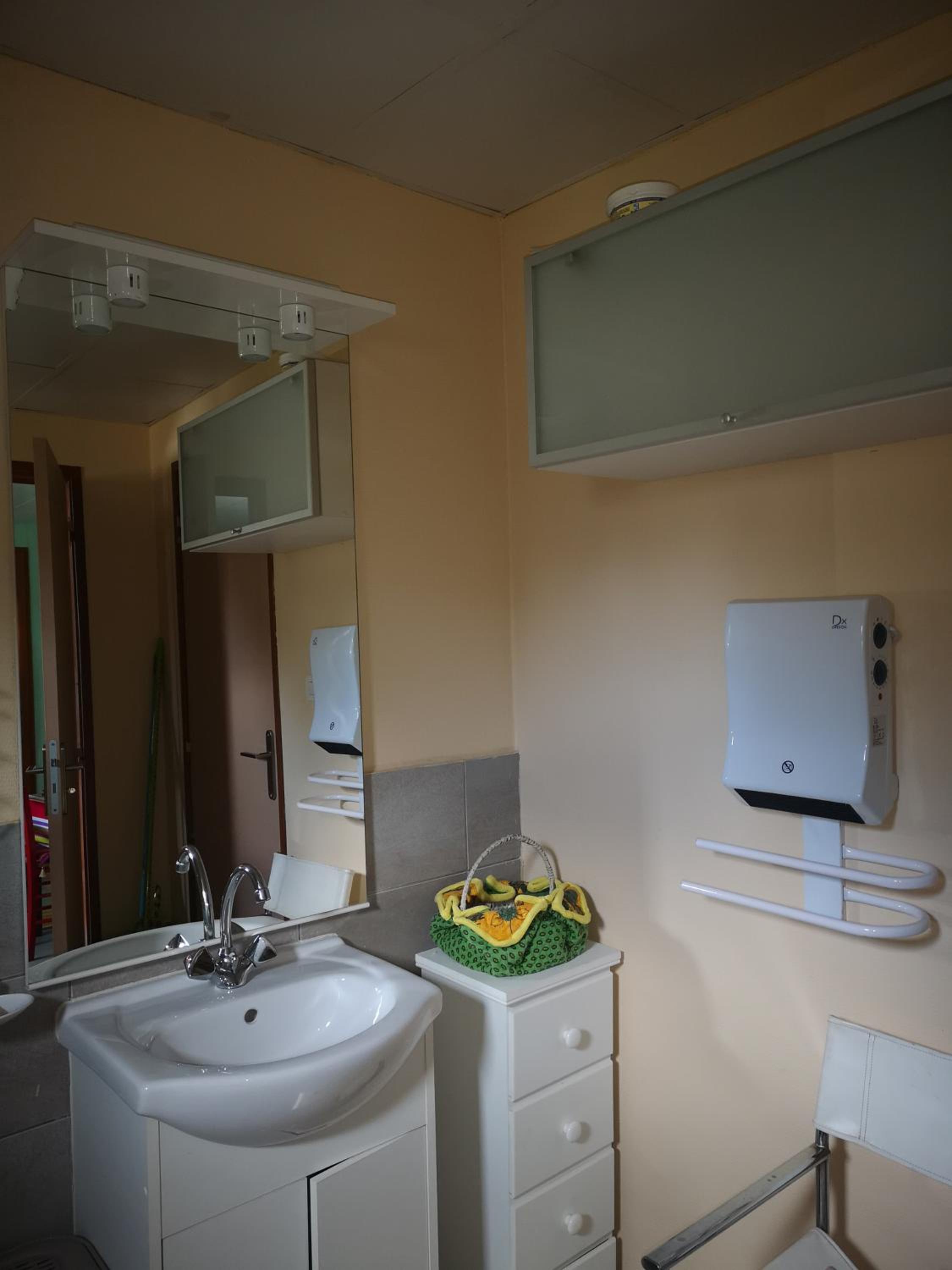 One-Bedroom House - Photo 4