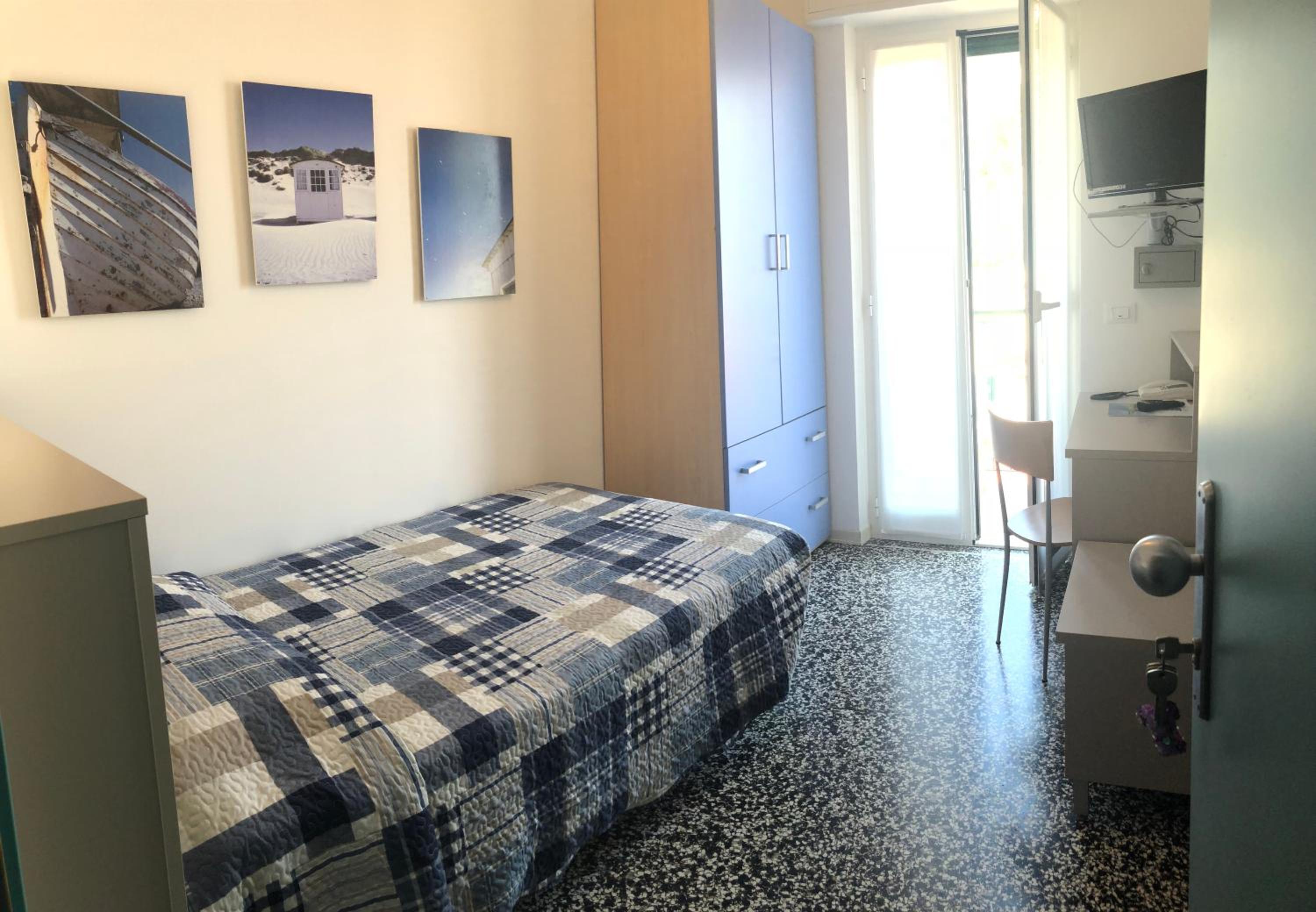Single Room photo 2