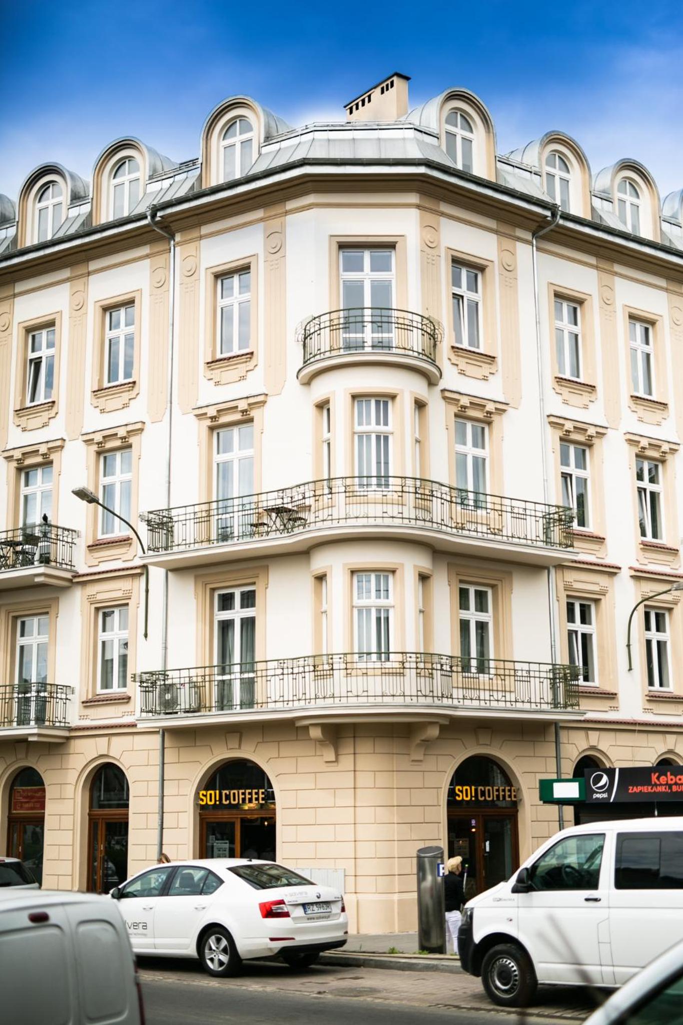 Deluxe Studio Apartment