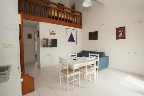 Apartment - Split Level photo 2