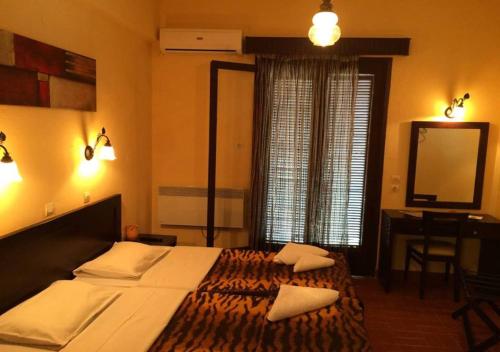 Deluxe Double Room with Balcony - Photo 17