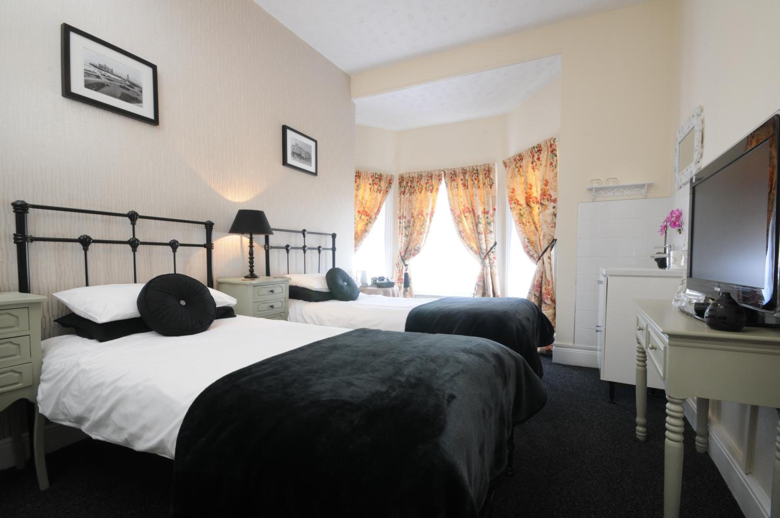 Twin Room with Sea View photo 3