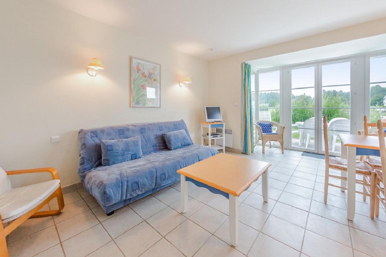 Select Three-Bedroom House (8 People)