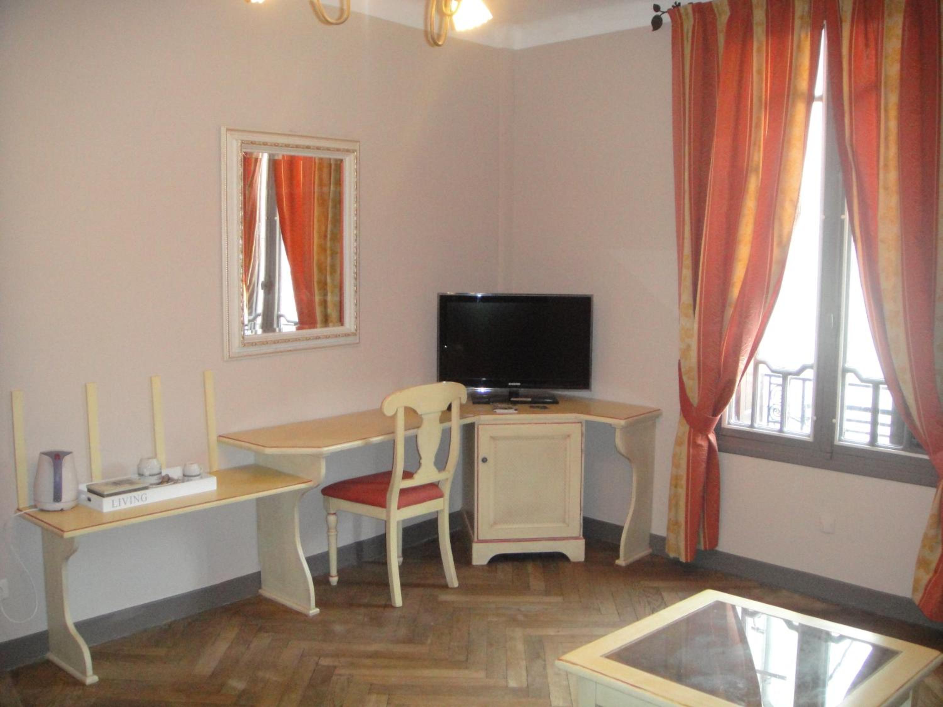 Suite - Photo 3