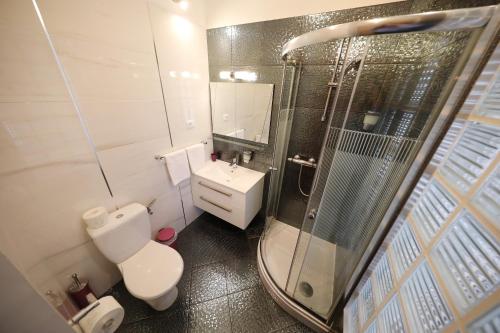 Comfort One-Bedroom Apartment - Photo 30