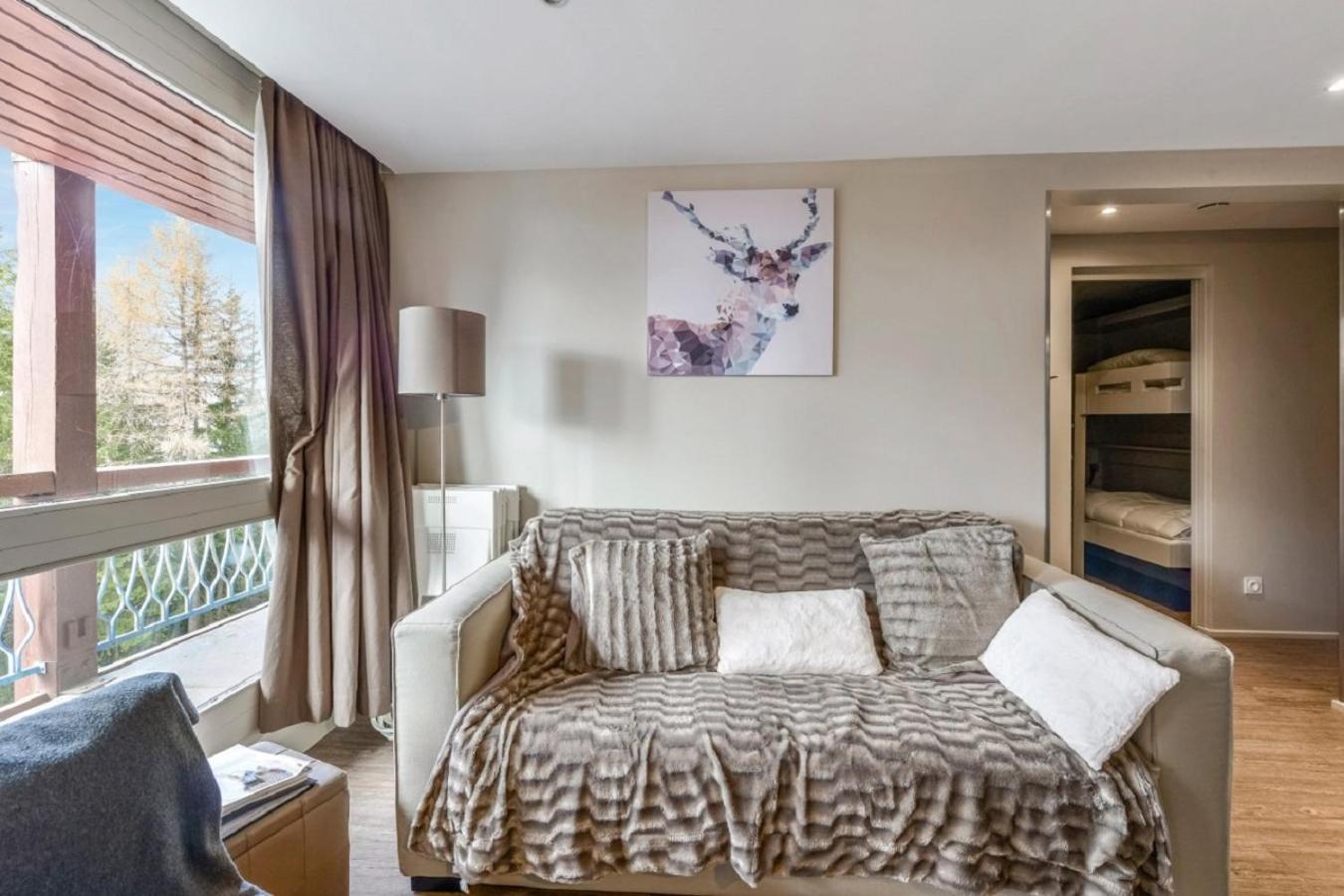 Exclusive Three-Bedroom Apartment (8 People)