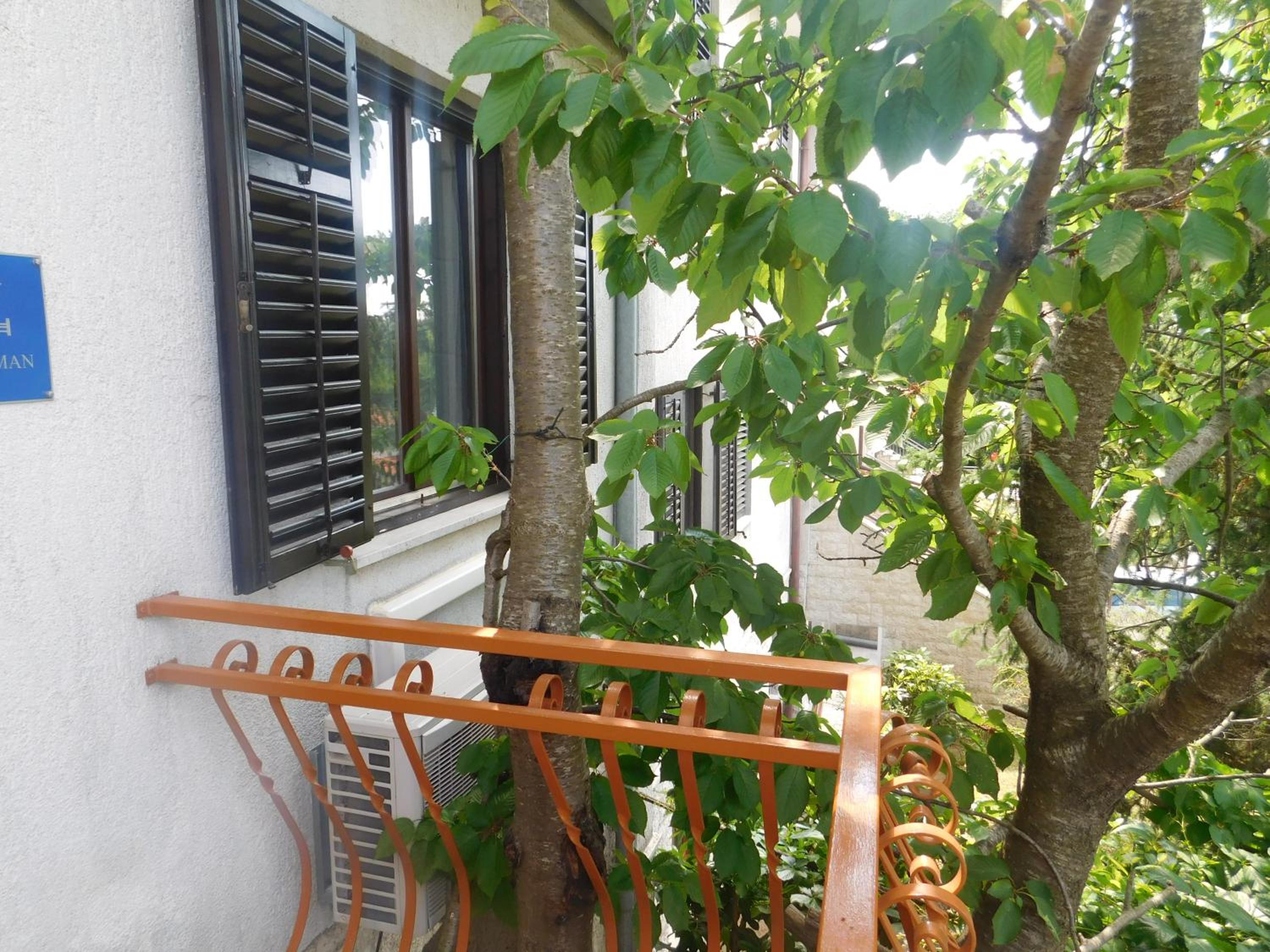 One-Bedroom Apartment with Terrace - Photo 81