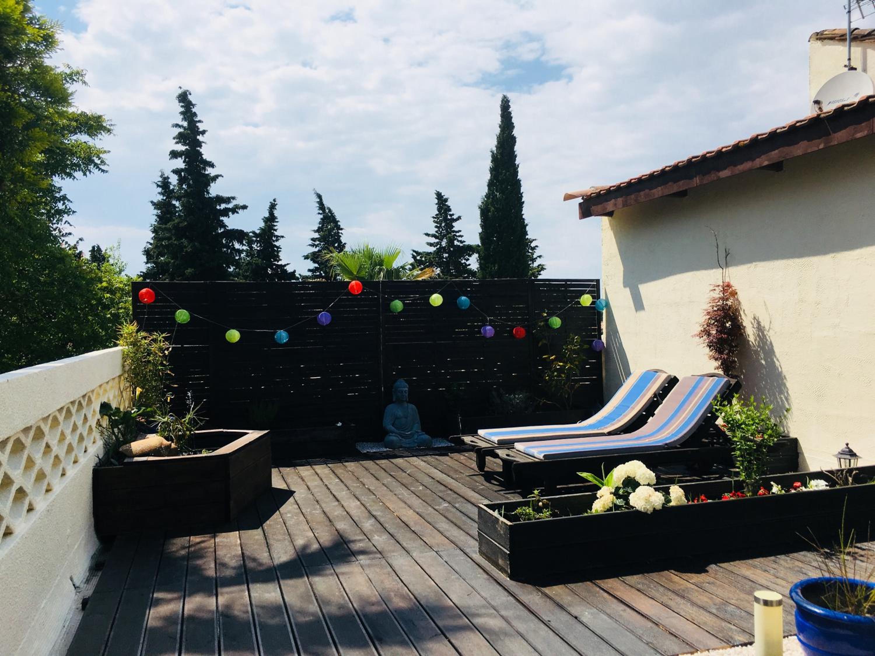 Apartment with Terrace - Photo 18
