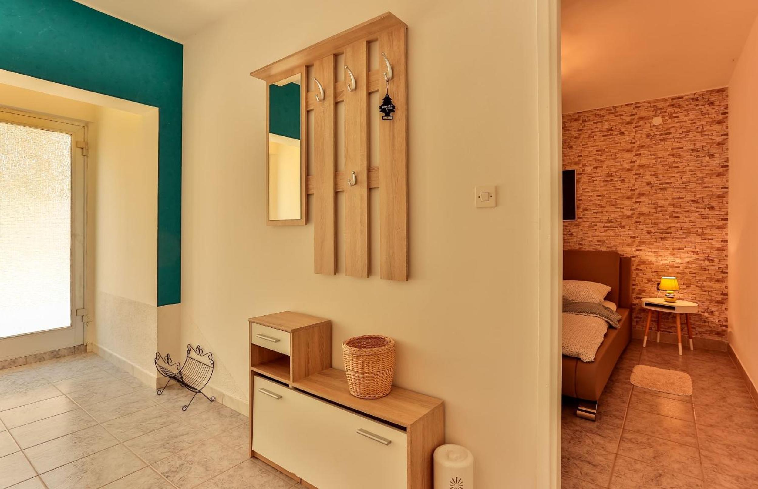 Apartment with Balcony - Photo 4