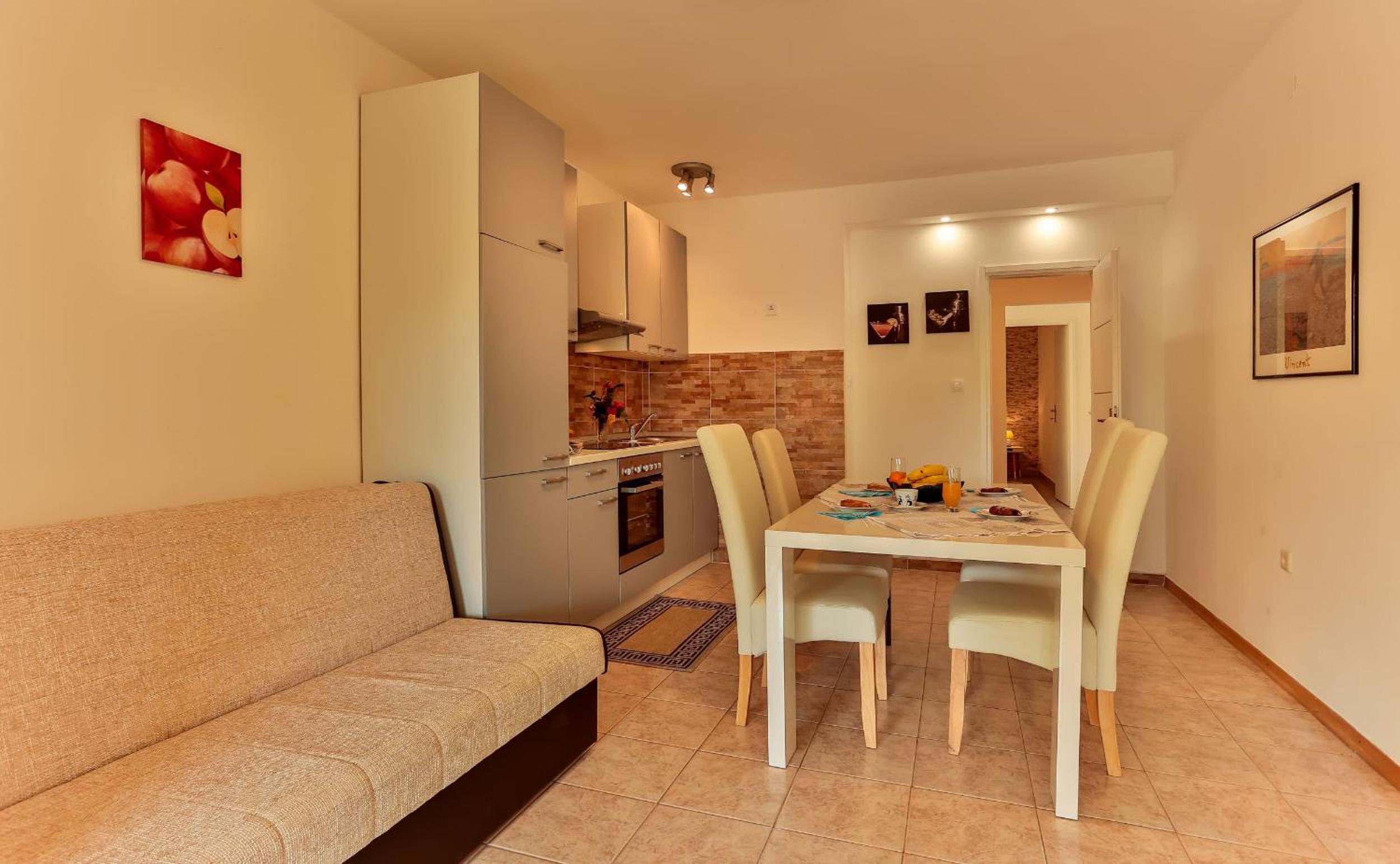 Apartment with Balcony - Photo 7