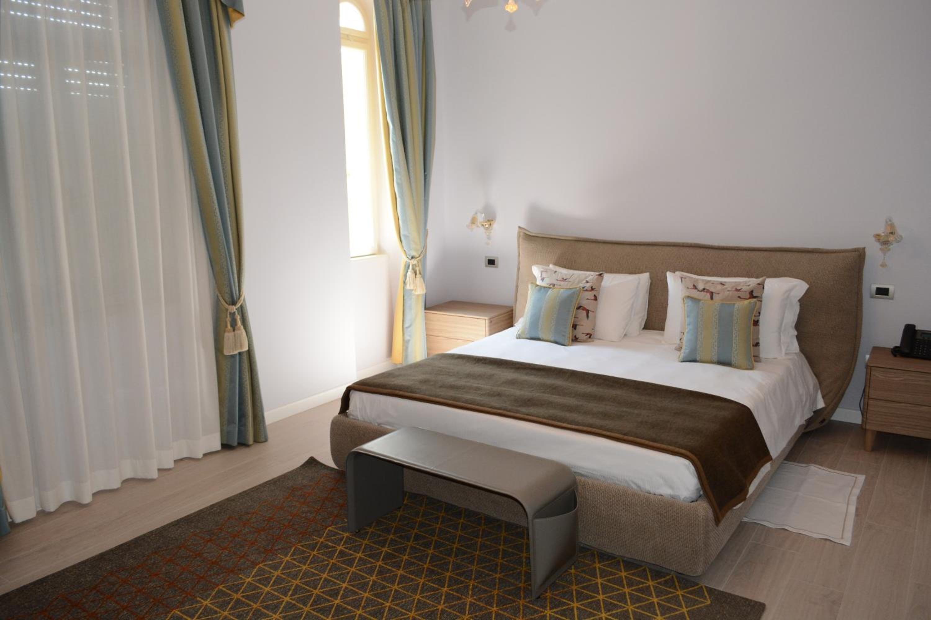 Deluxe Suite photo 1