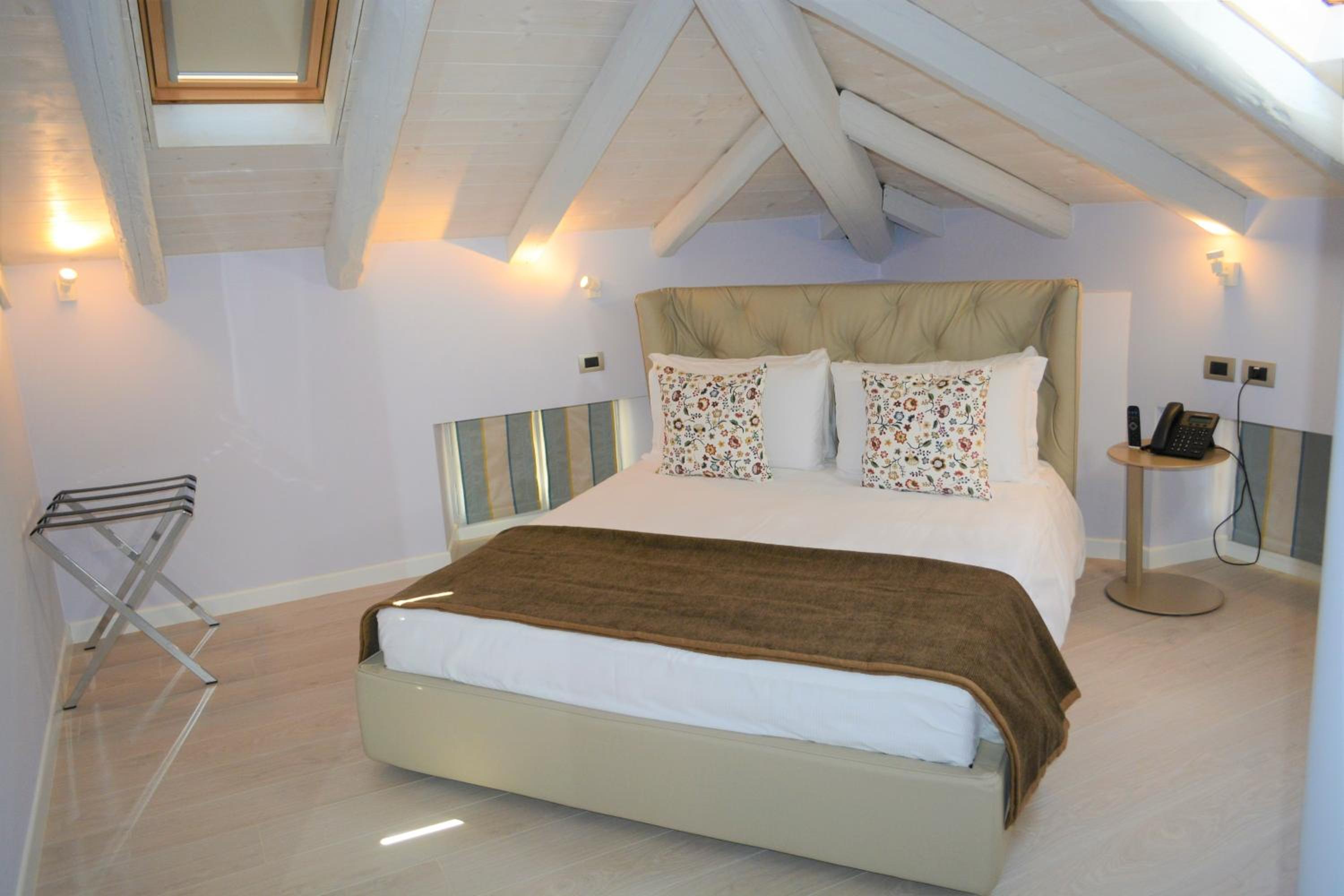 Suite - Photo 9