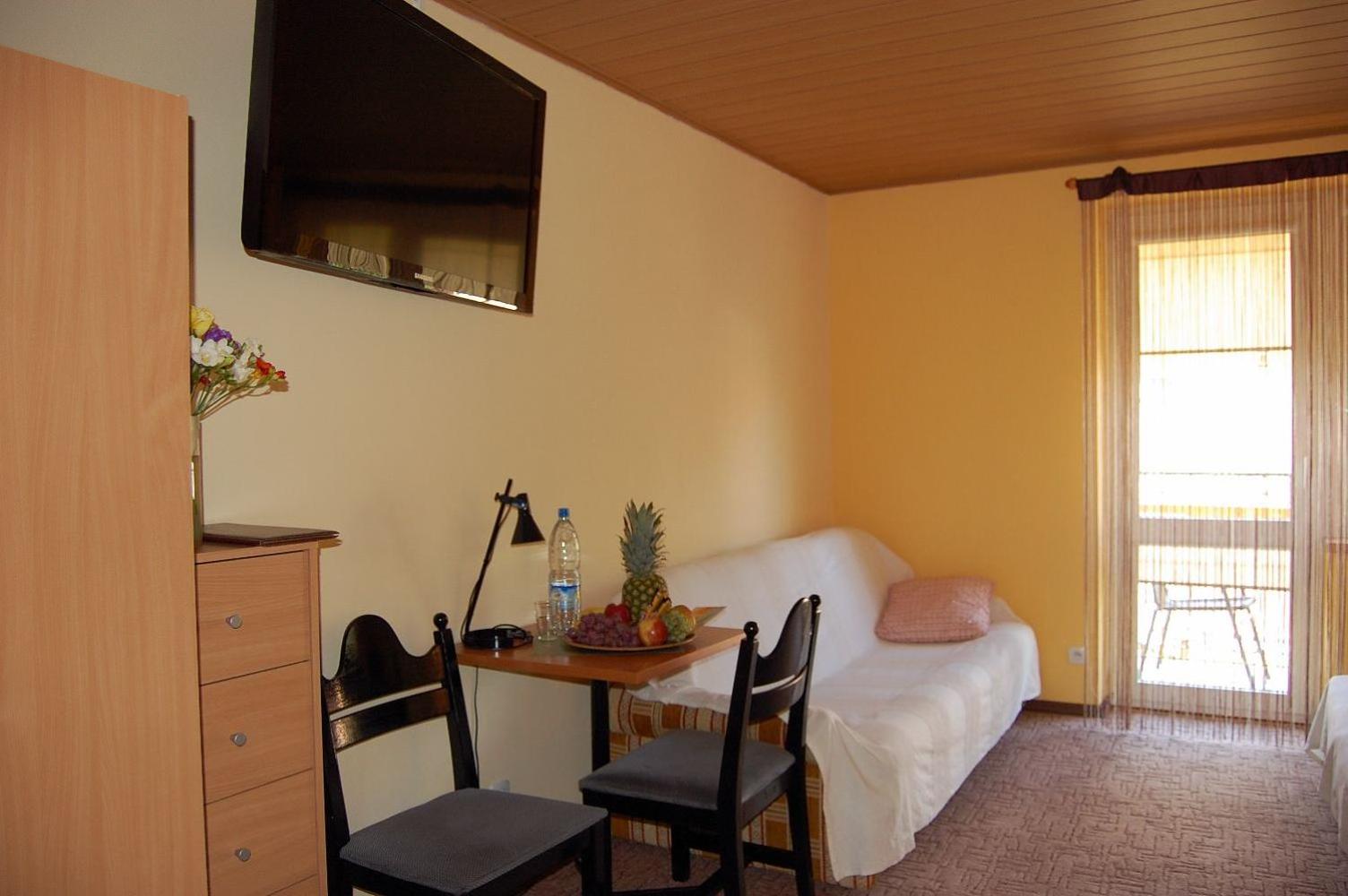 Quadruple Room with Private Bathroom photo 2