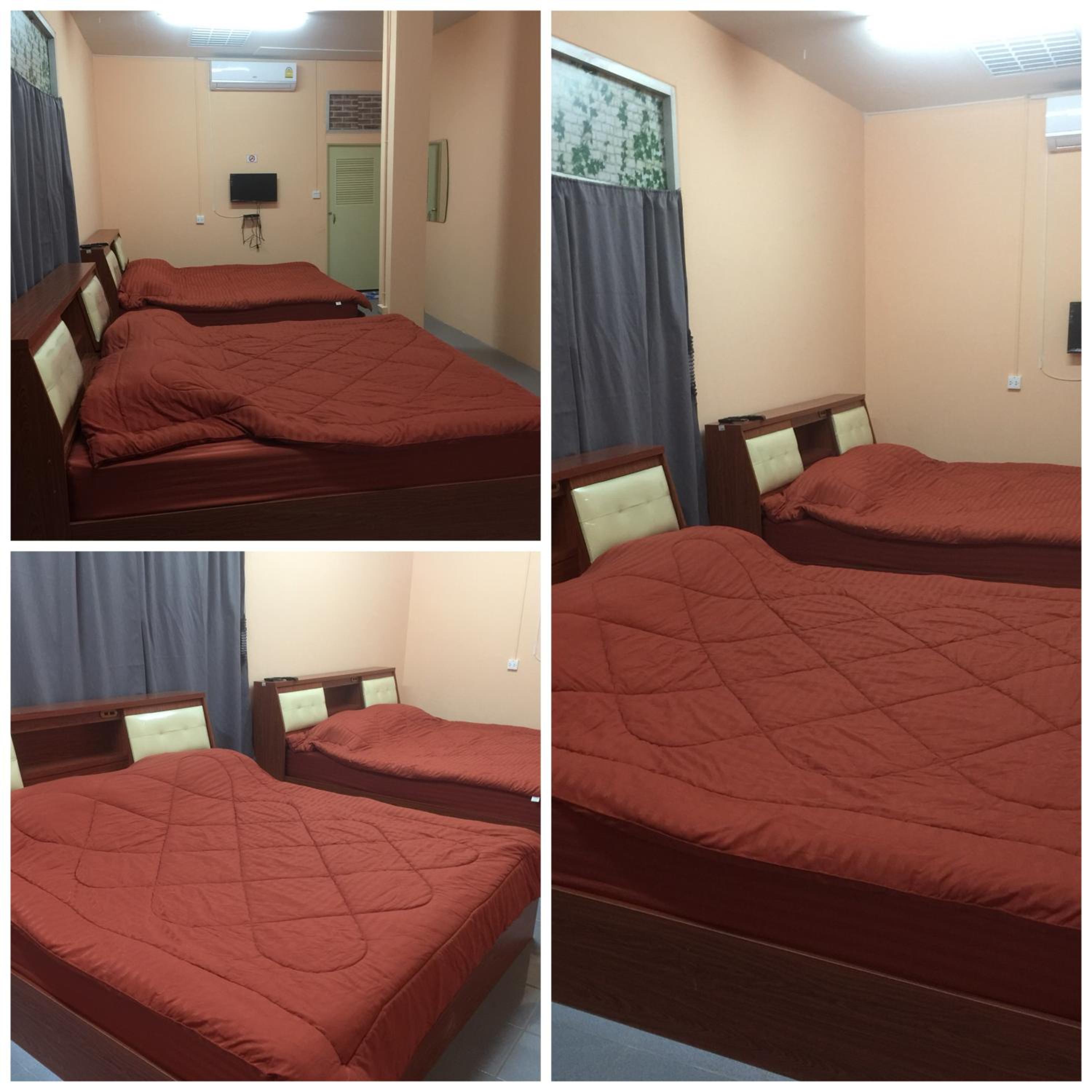 Quadruple Room with Private Bathroom photo 1