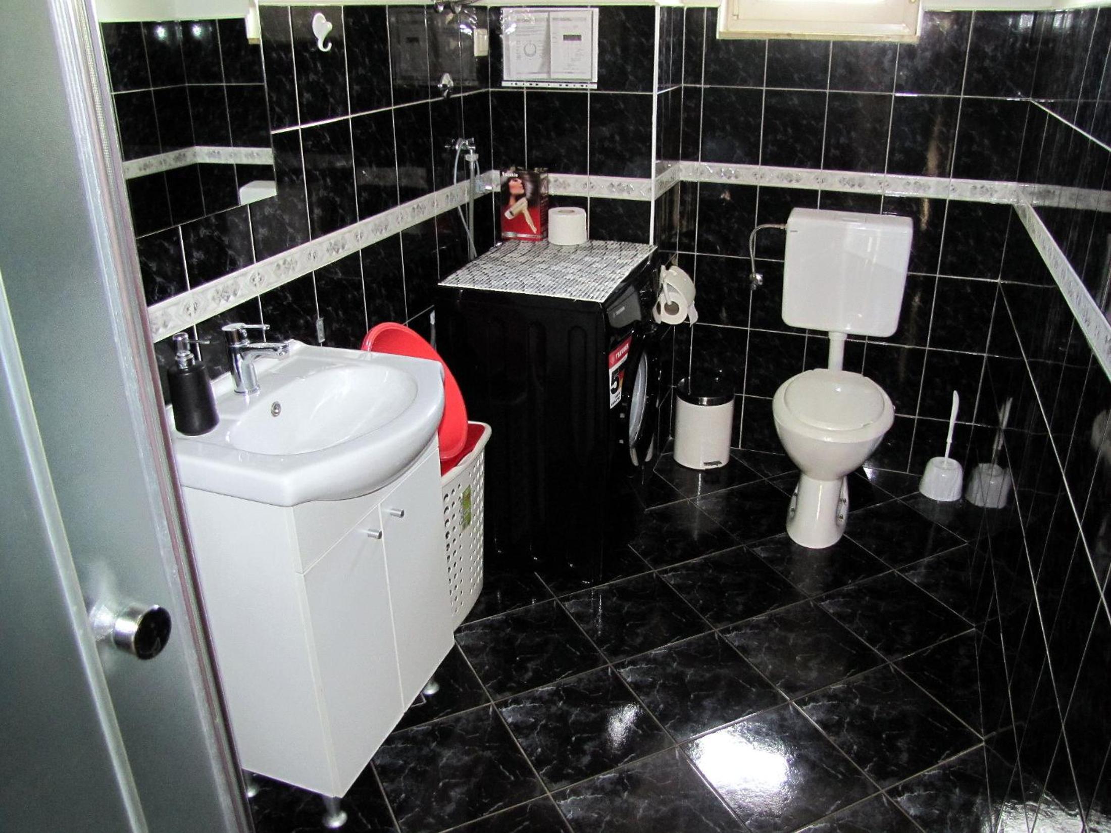 One-Bedroom Apartment - Ground Floor - Photo 24