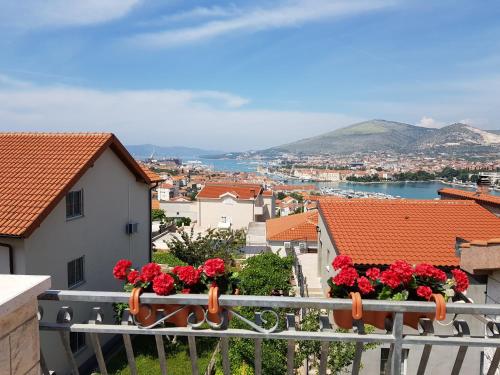 Two-Bedroom Apartment with Balcony and Sea View