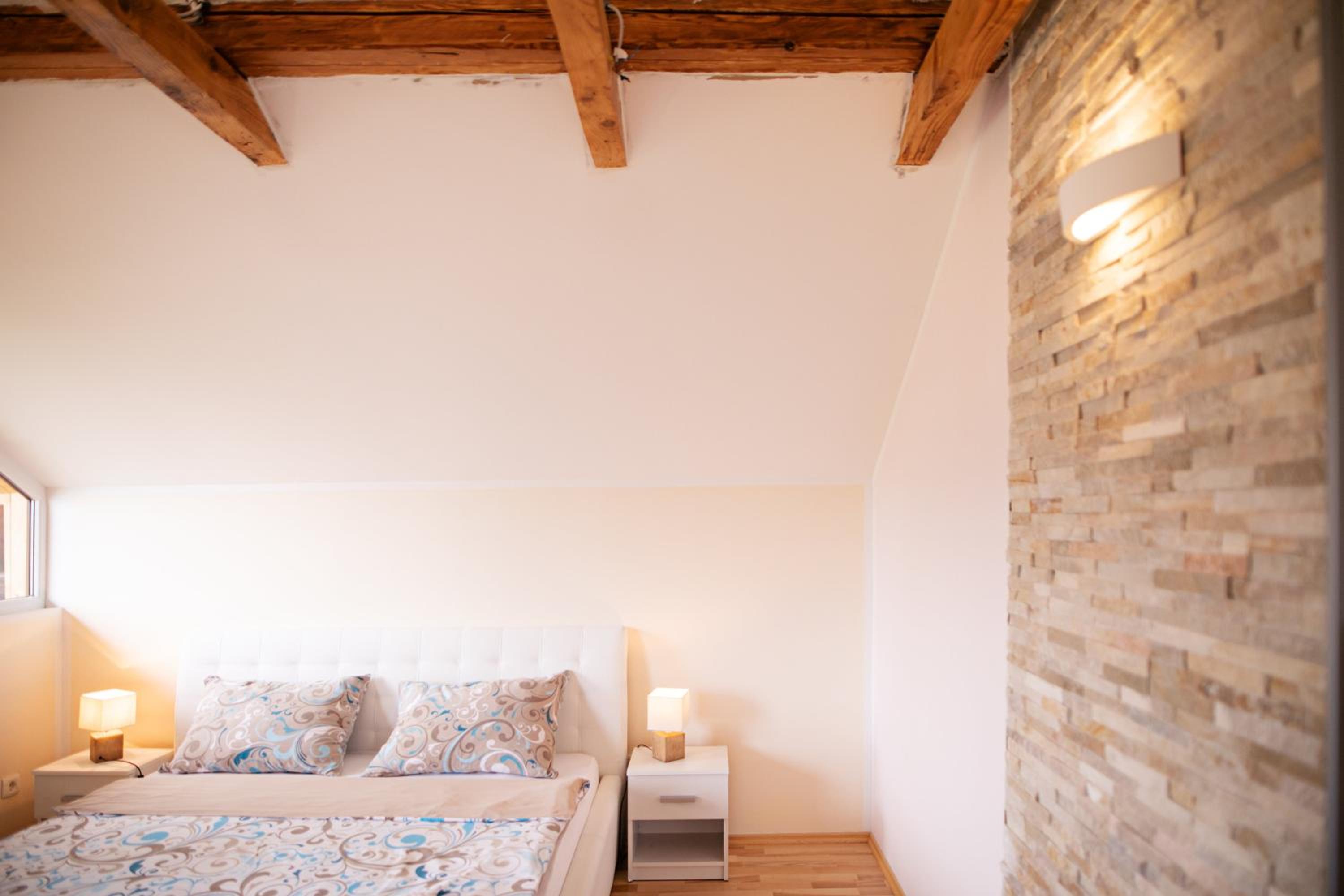 Apartment with Mountain View