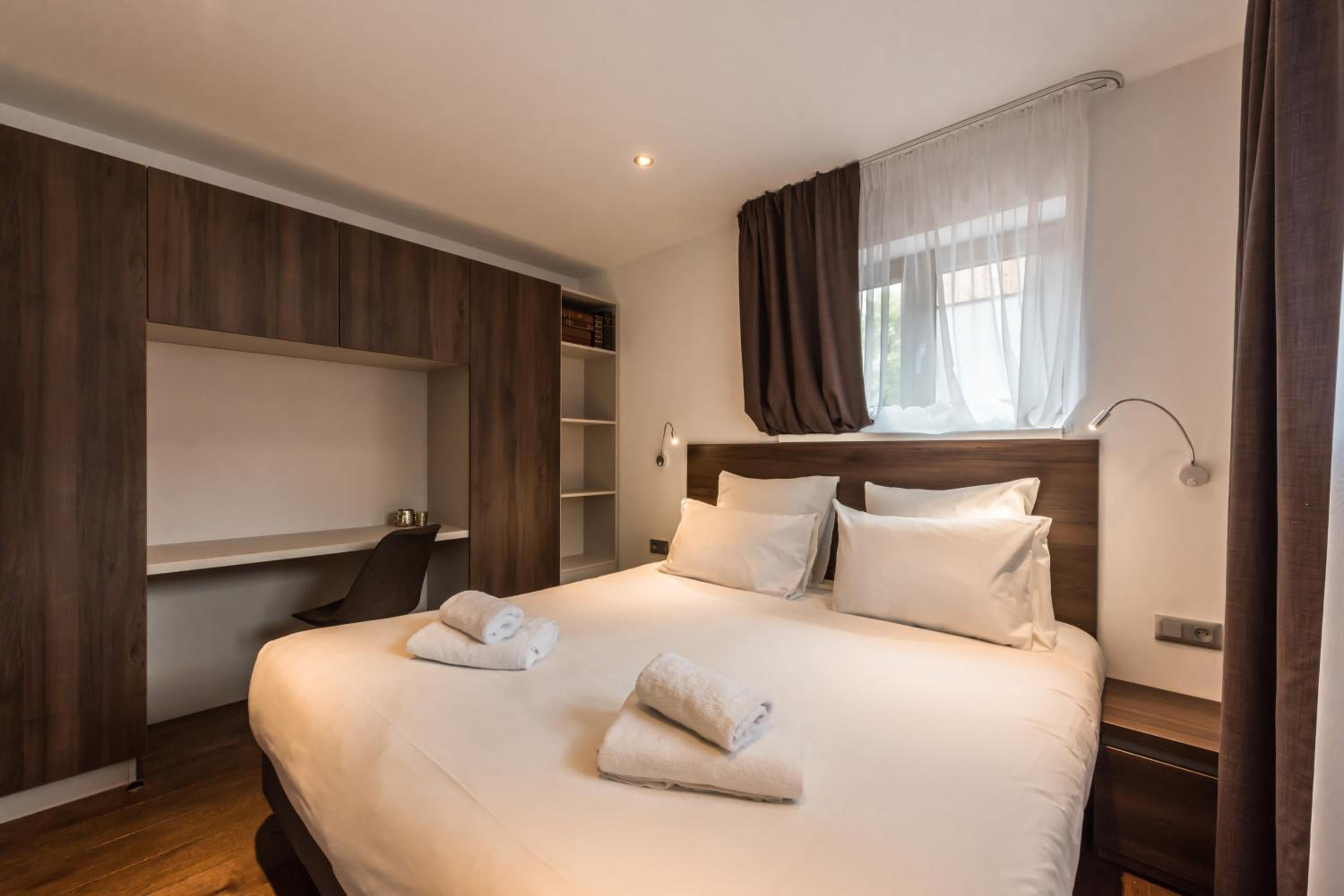 Deluxe Two-Bedroom Apartment with 2 Bathrooms (Catalpa) photo 2