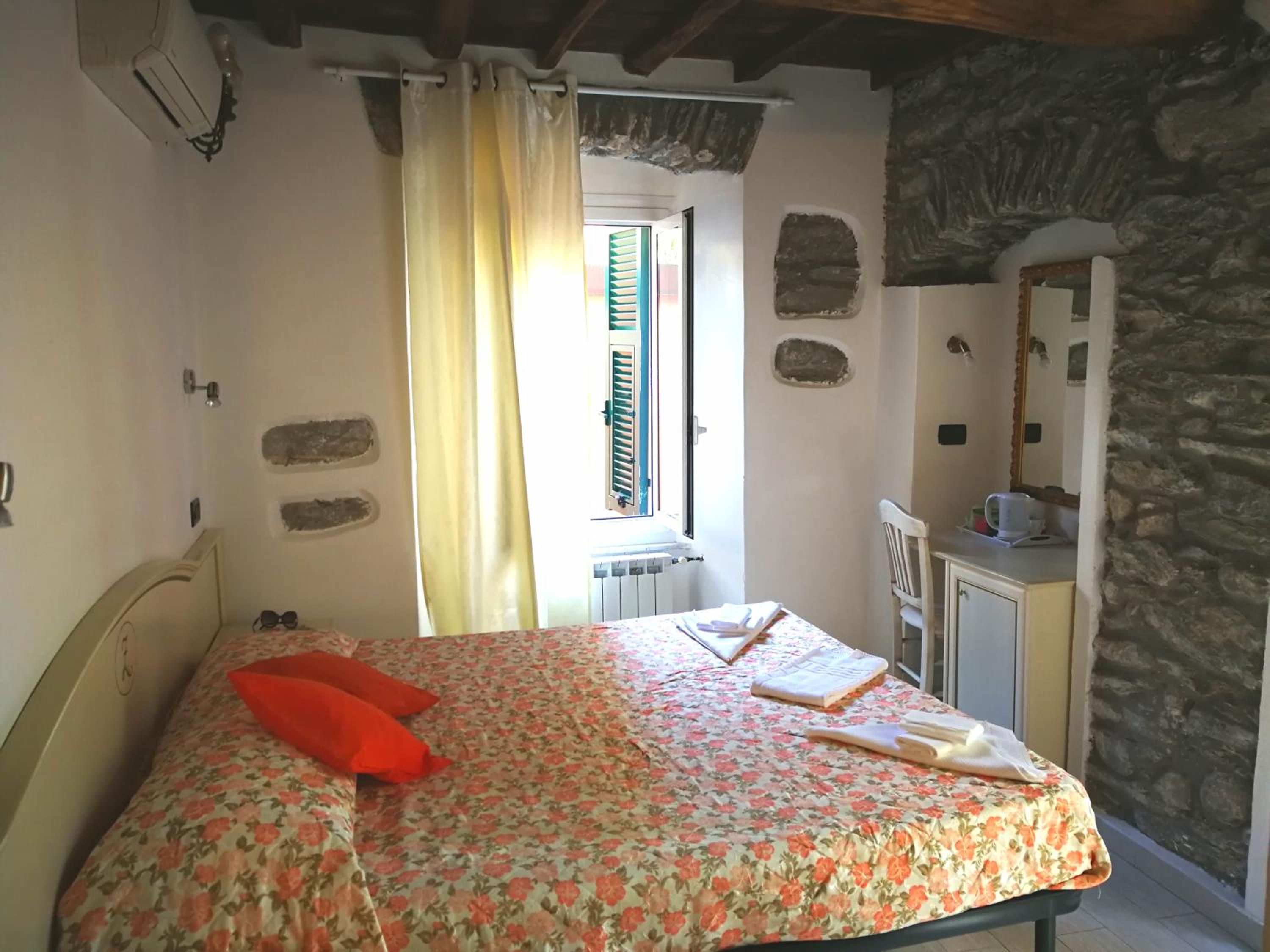 Double Room - Photo 7