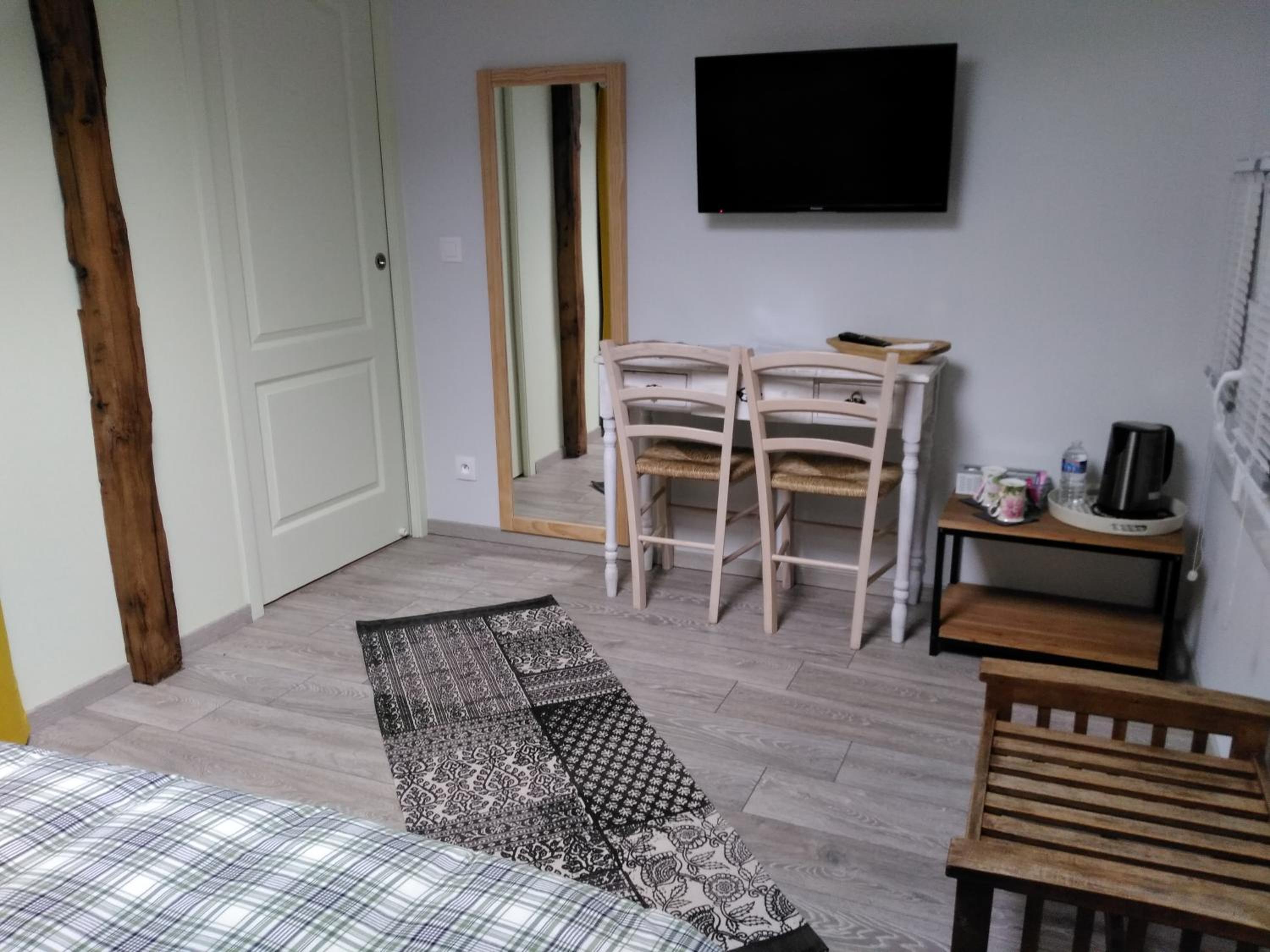 Double Room with Private Bathroom - Photo 1