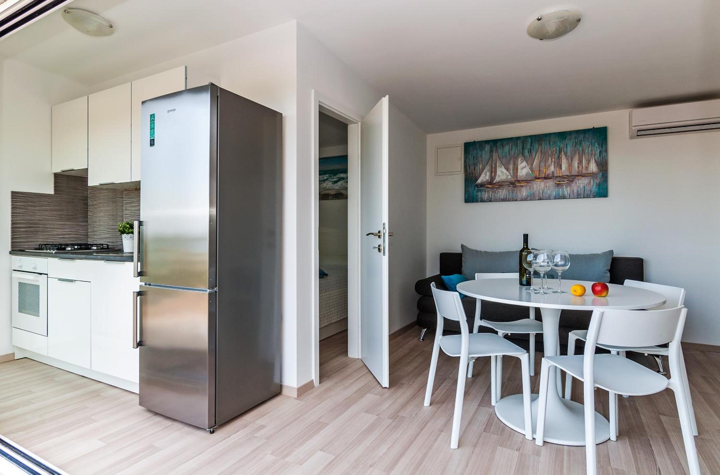 Two-Bedroom Mobile Home with Terrace and Sea View photo 2