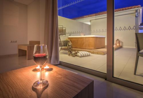Suite with Hot Tub photo 3