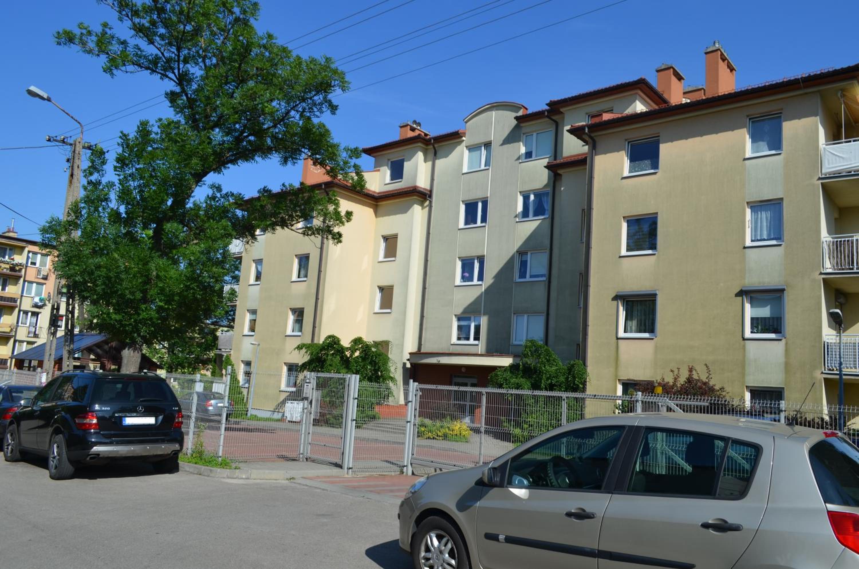 Apartment with Balcony - Photo 2