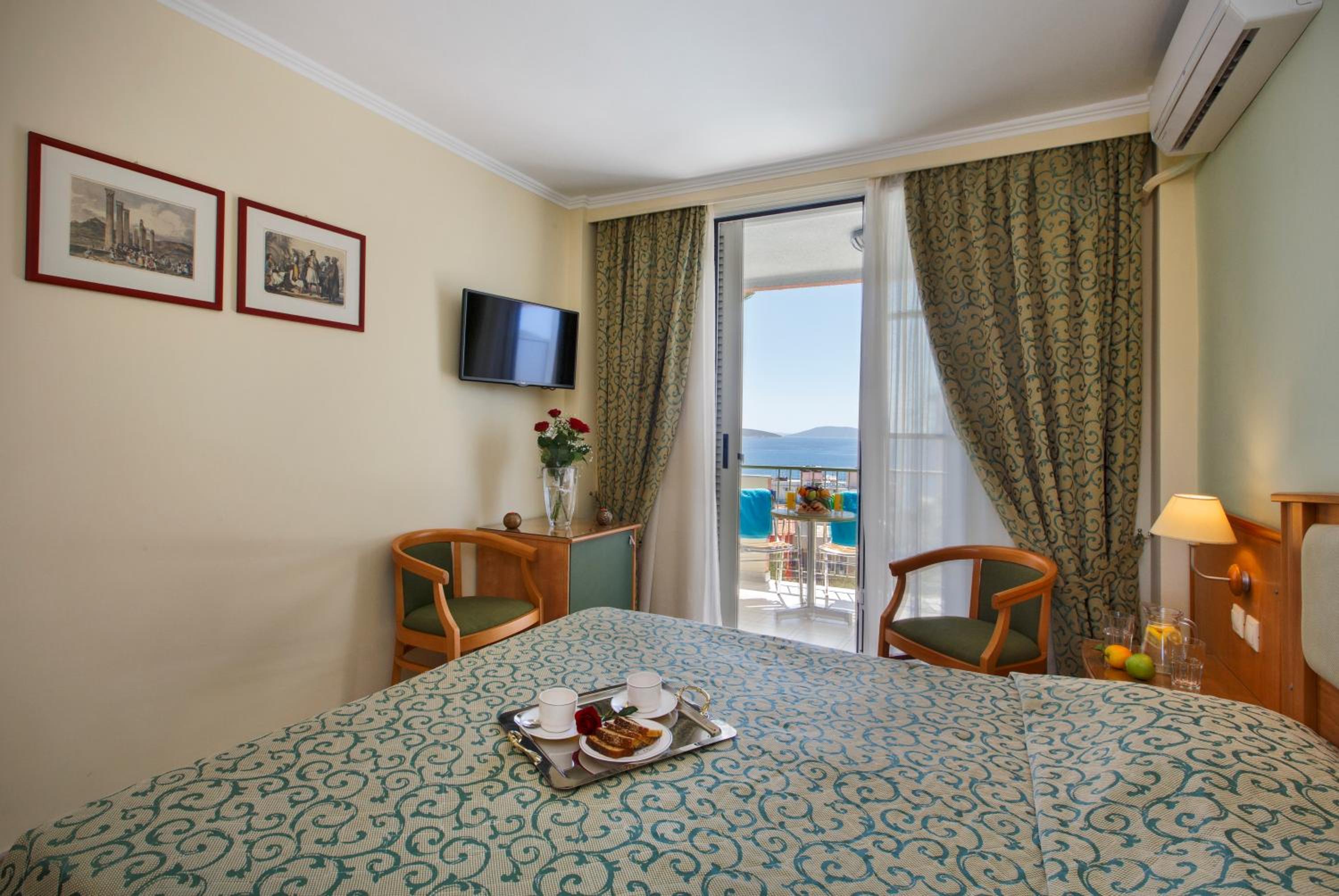 Double or Twin Room with Sea View
