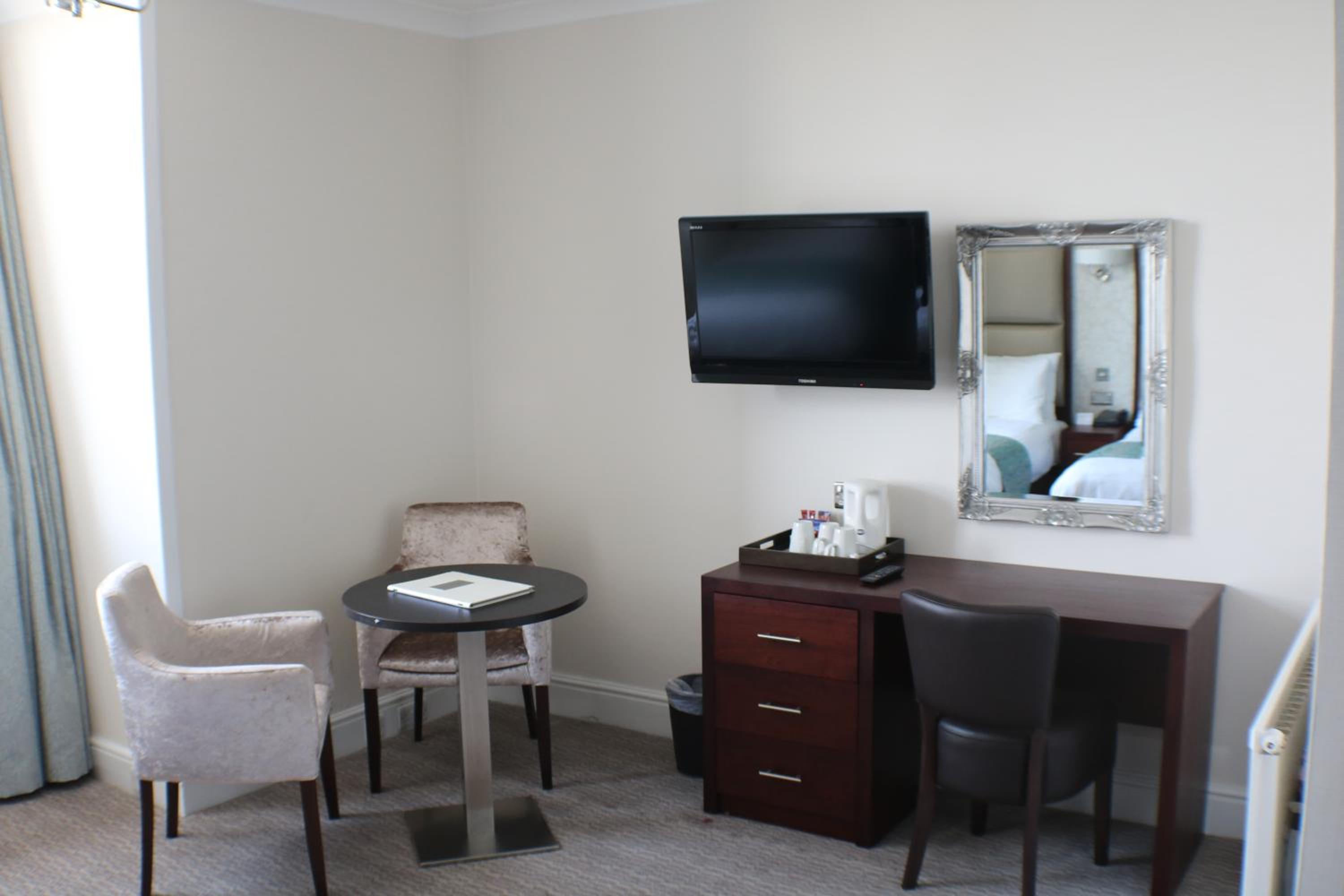 Family Room (2 Adults + 1 Child) photo 2