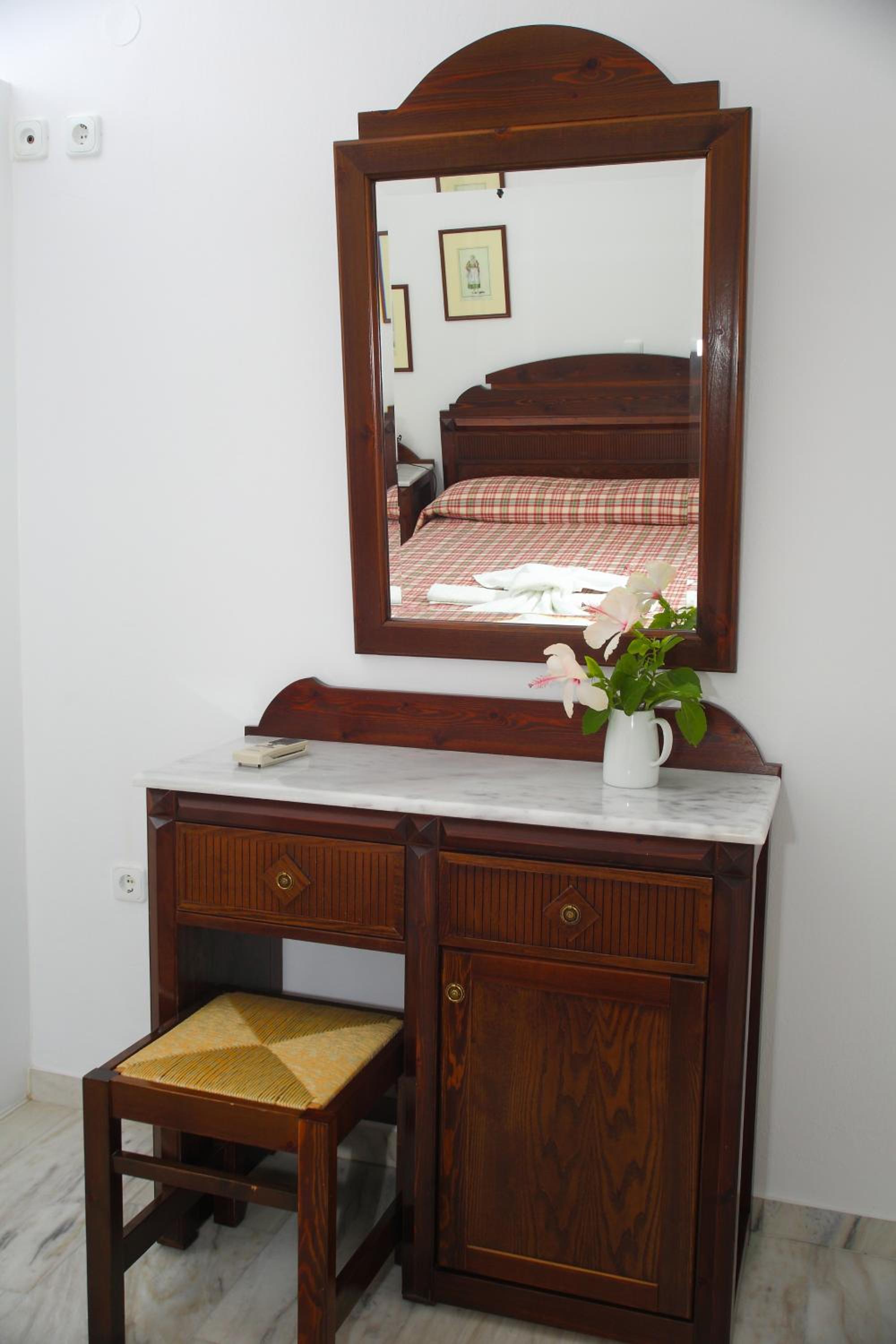 One-Bedroom Apartment (2 - 4 Adults) photo 2