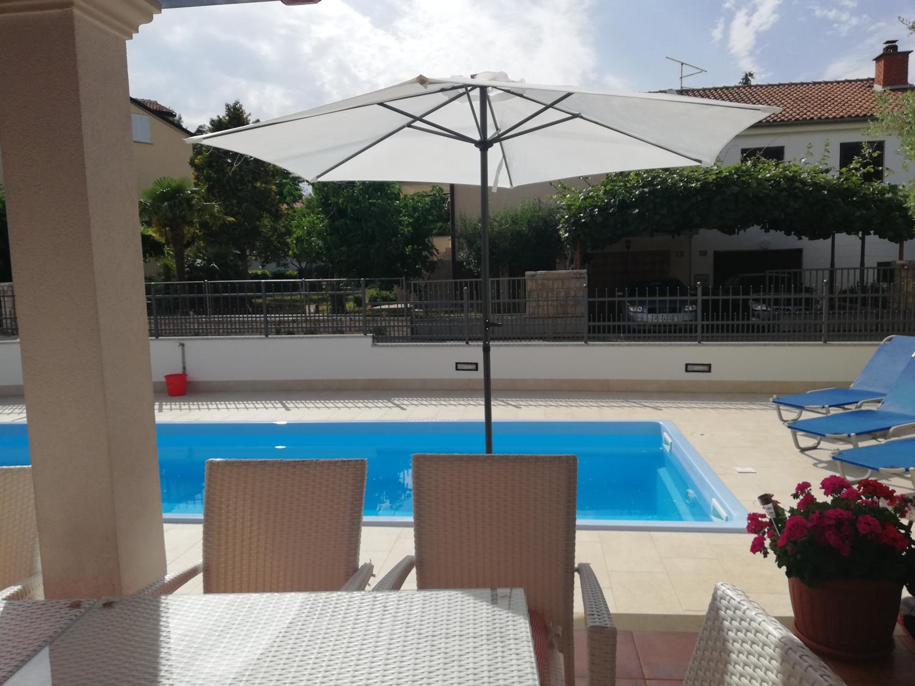 Villa with Private Pool - Photo 3