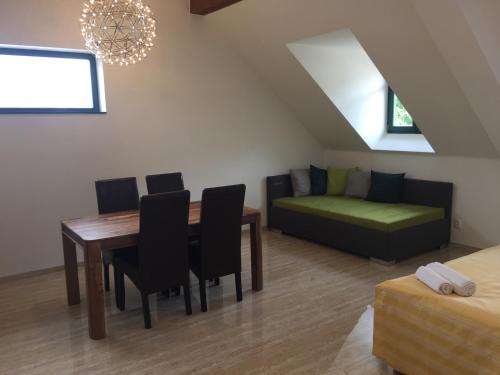 Deluxe Apartment photo 2